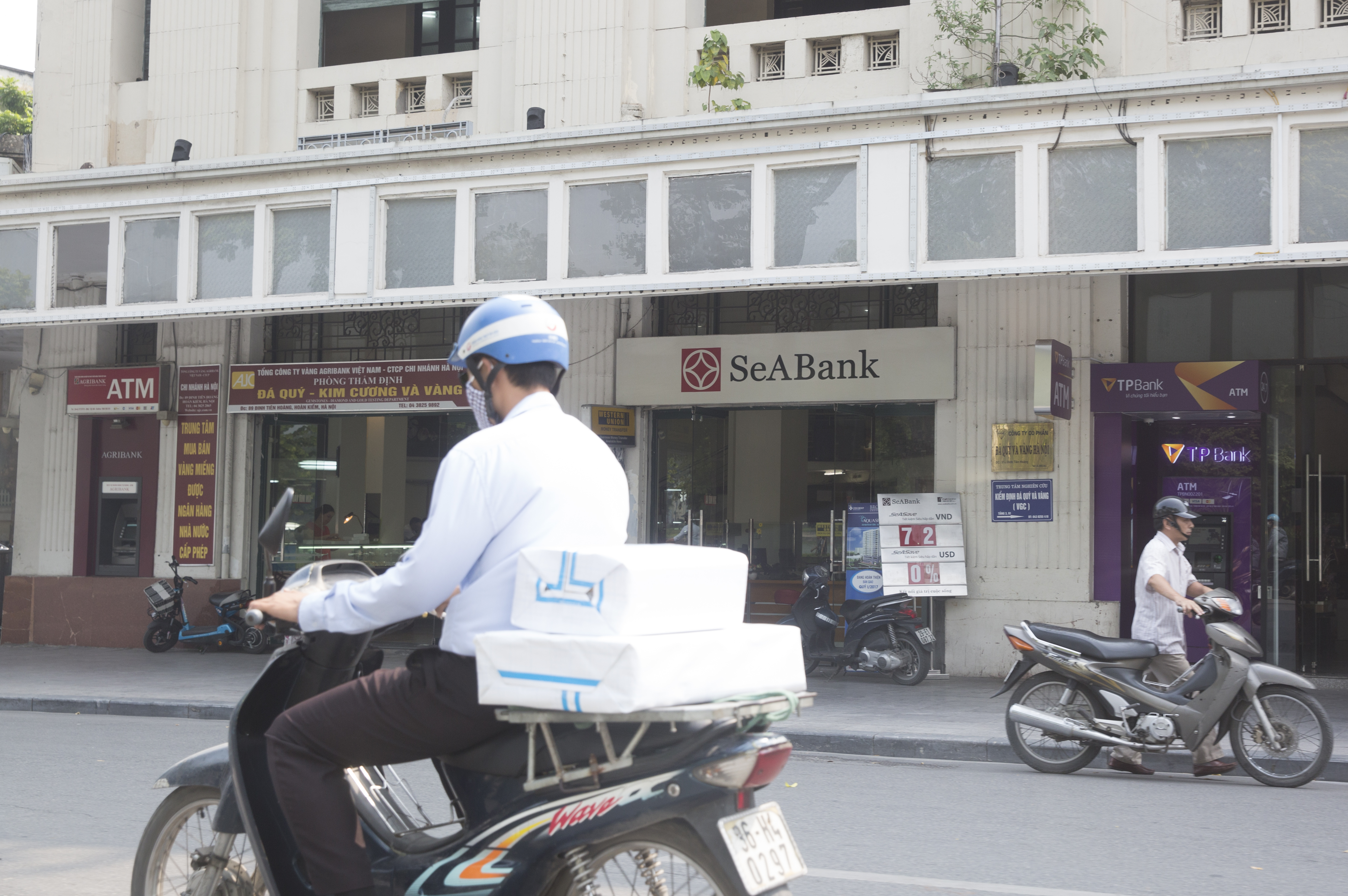 越南疫情持續升溫，外交部表示已透過註台代表轉達關切，並安排台商僑民優先接種疫苗，也獲越南政府同意。圖為越南街景。（本刊資料照）