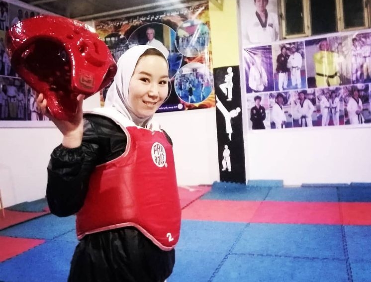 23歲的跆拳道選手胡達迪是阿富汗首位女性帕運選手，但如今奪金的夢想因政治局勢而破滅了。（翻攝自@zakiakhudadadi Instagram）