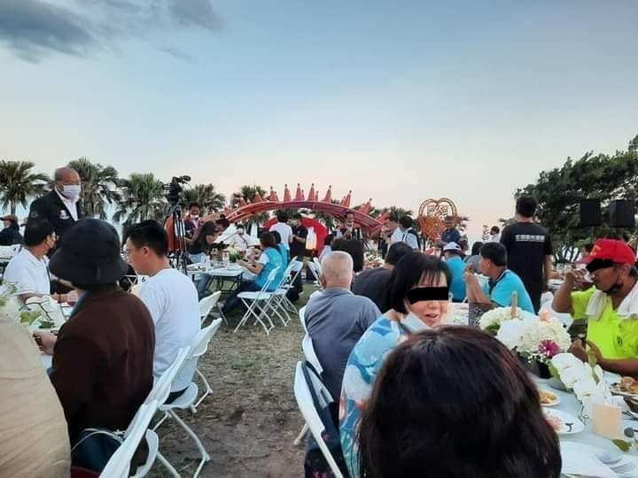 南迴藝術季開幕式竟成防疫破口？台東縣府打算開罰，但金額目前並未確定。（翻攝自就是礙台東臉書）