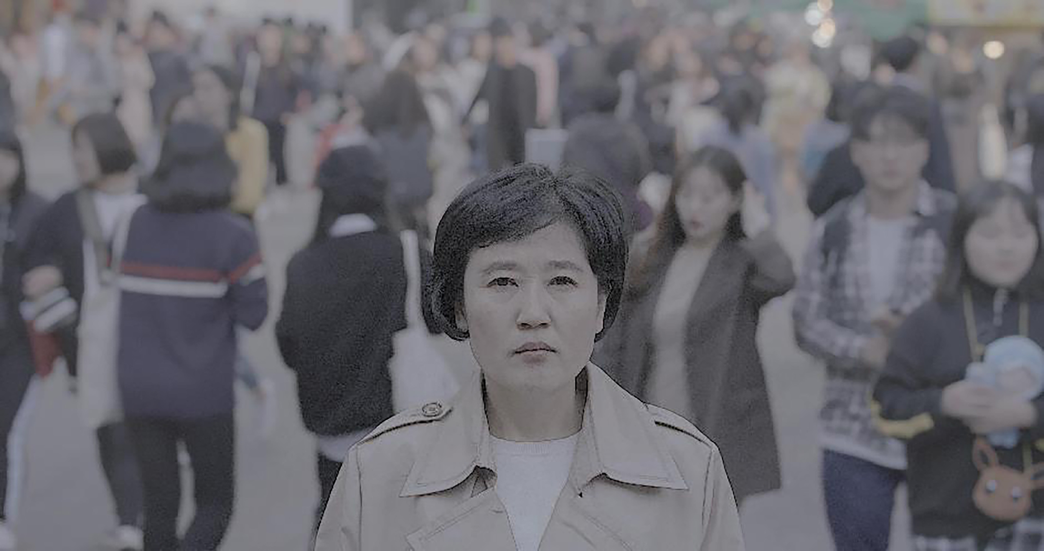 北韓人金蓮希（中）到南韓後與家人分隔兩地，李承俊導演透過紀錄片《我來自北韓 我想回平壤》紀錄她為求返鄉的過程。（希望行銷提供）