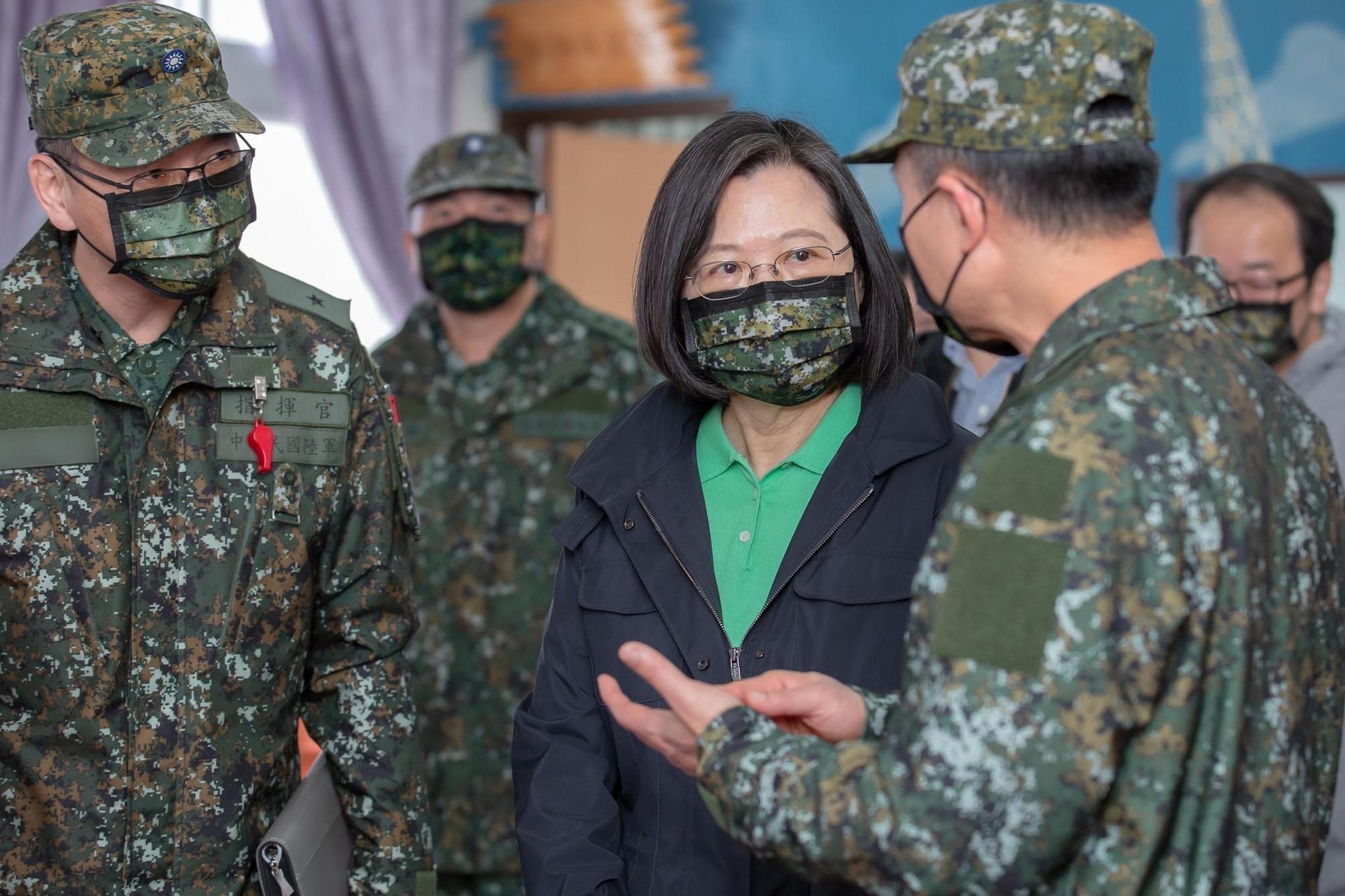 塔利班奪回阿富汗政權引發外界熱議，總統蔡英文今談及此事，強調台灣唯一的選項，「就是讓自己更強大、更團結，有更堅定保護自己的決心。」（翻攝自蔡英文臉書）