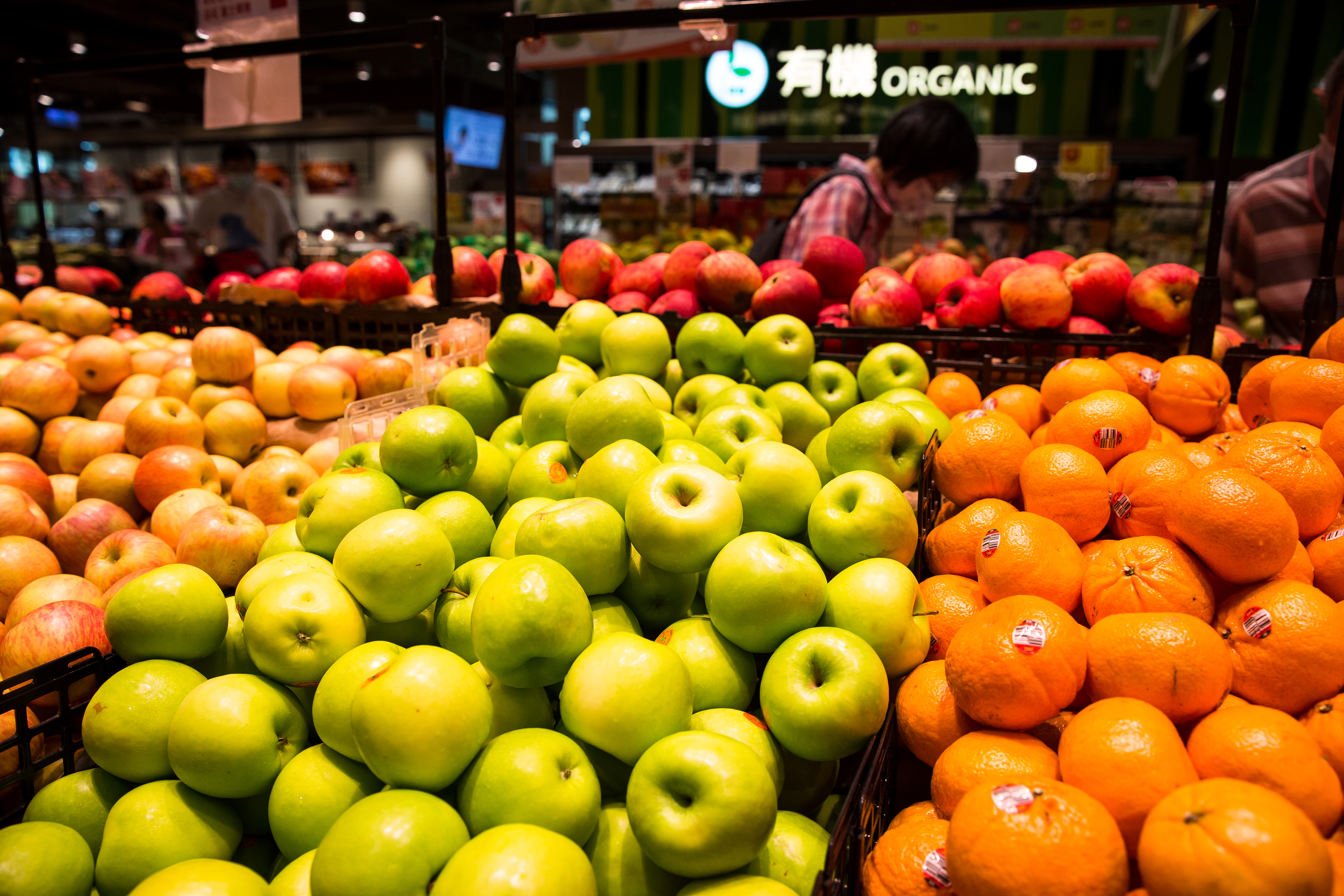 均衡飲食需適量攝取水果,不過若攝取過多可能造成身體負擔。(示意圖,本刊資料照)