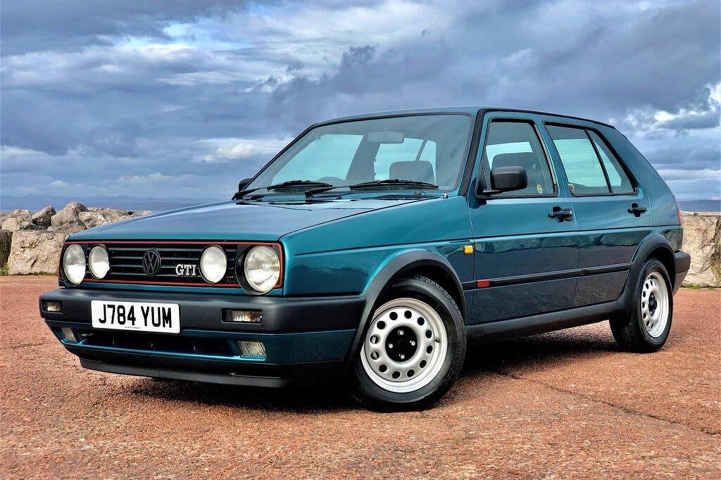 VOLKSWAGEN Golf GTI