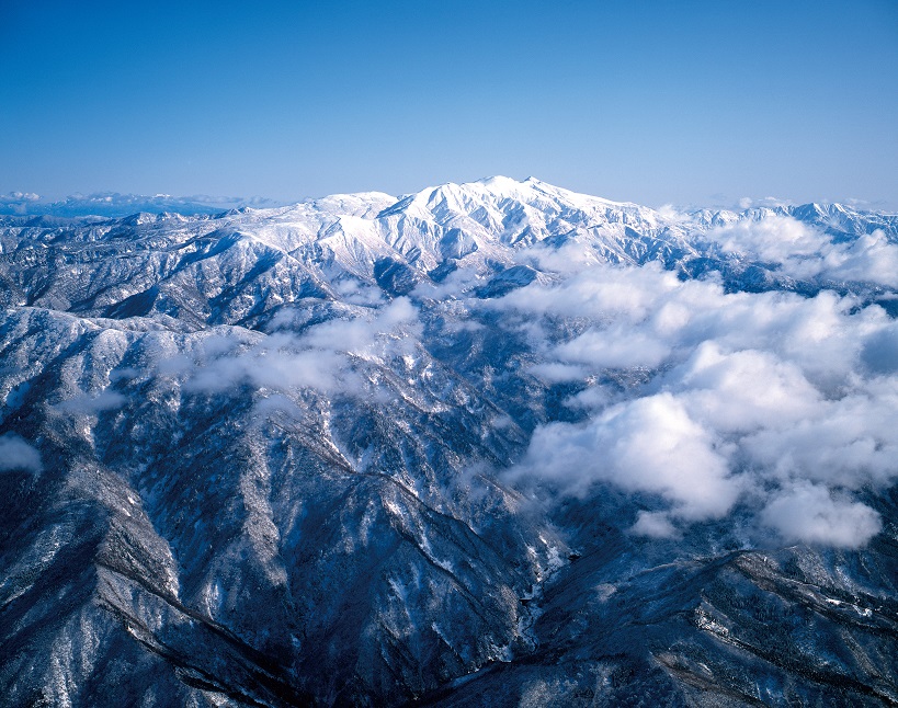 積雪尚未化盡的白山連峰。（石川縣台灣推廣事務所提供）