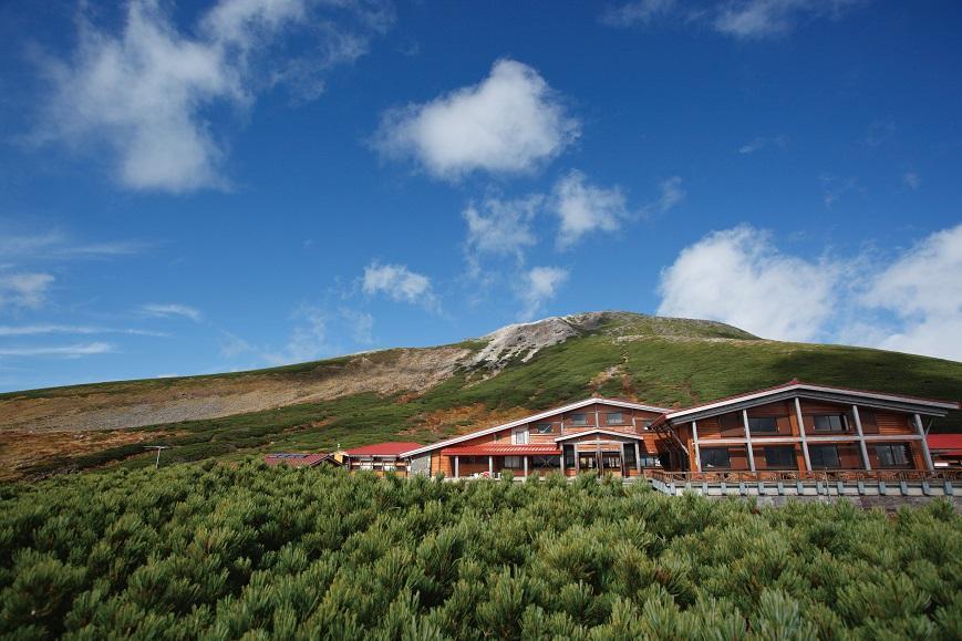 夏季時可以在靠山頂的山小屋住宿。（石川縣台灣推廣事務所提供）