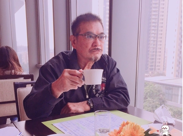 日本資深男星千葉真一因新冠肺炎病逝。（翻攝千葉真一微博）