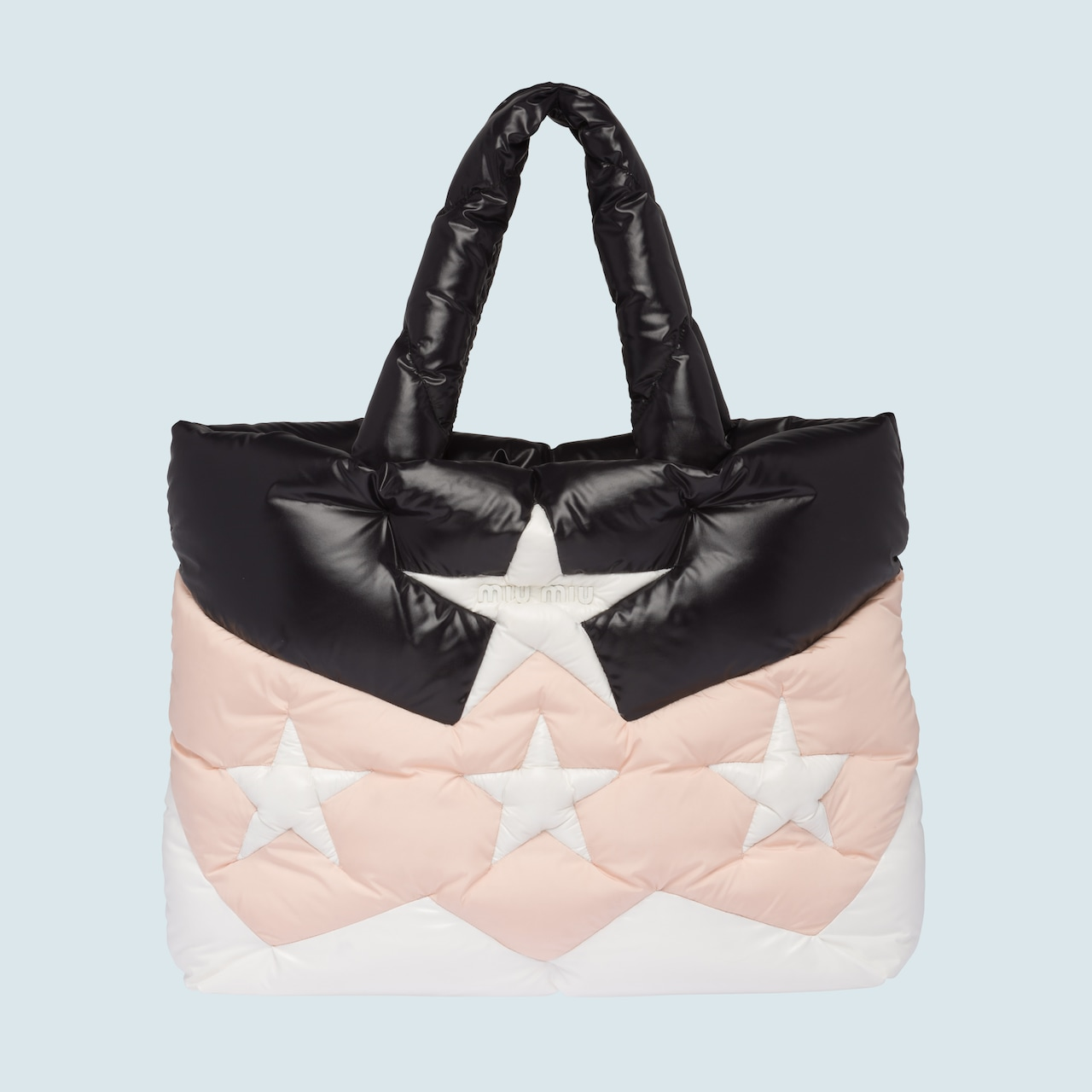 星星尼龍托特包 NT$54,000 MIUMIU。（MIUMIU提供）