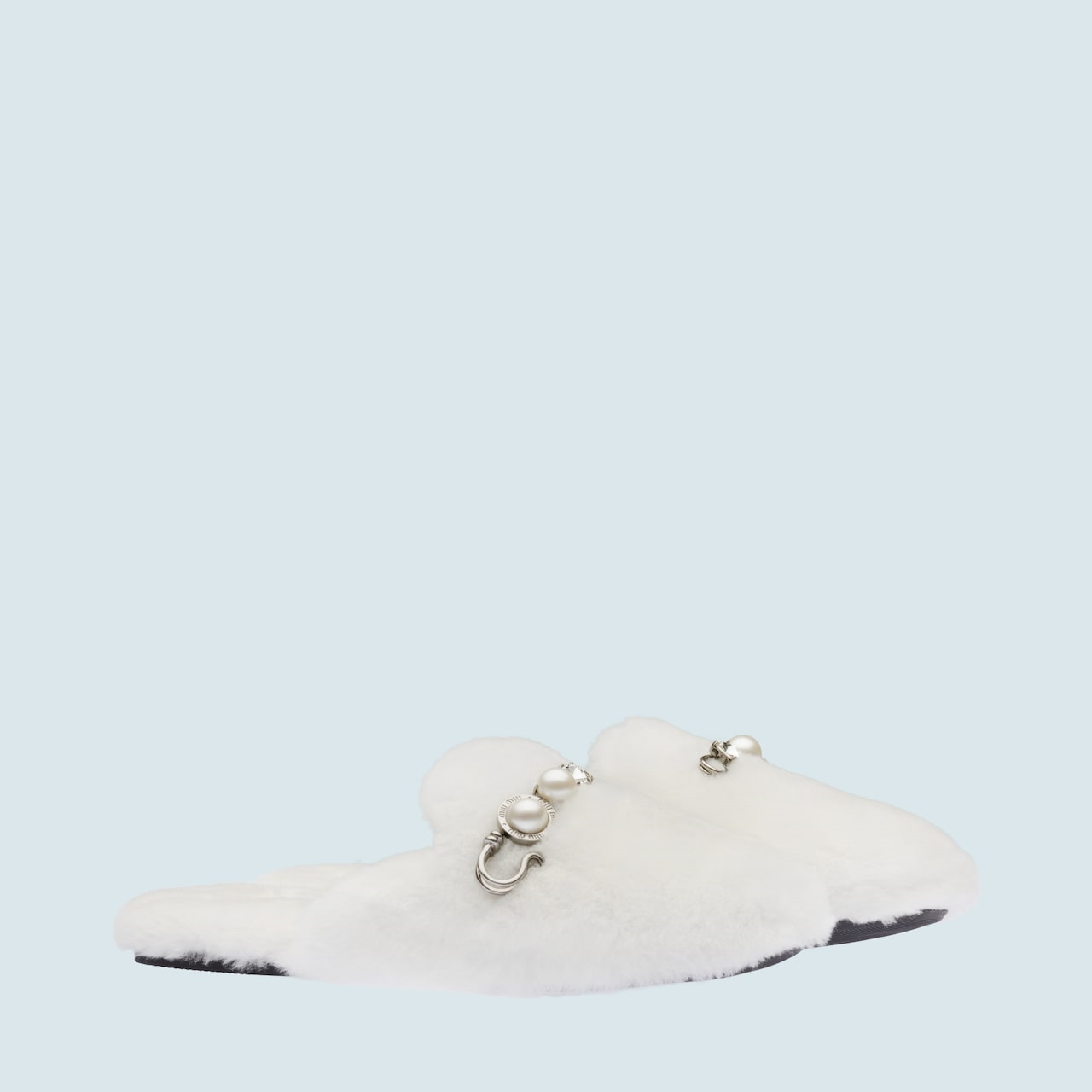 剪羊毛穆勒鞋 NT$33,000 MIUMIU。（MIUMIU提供）