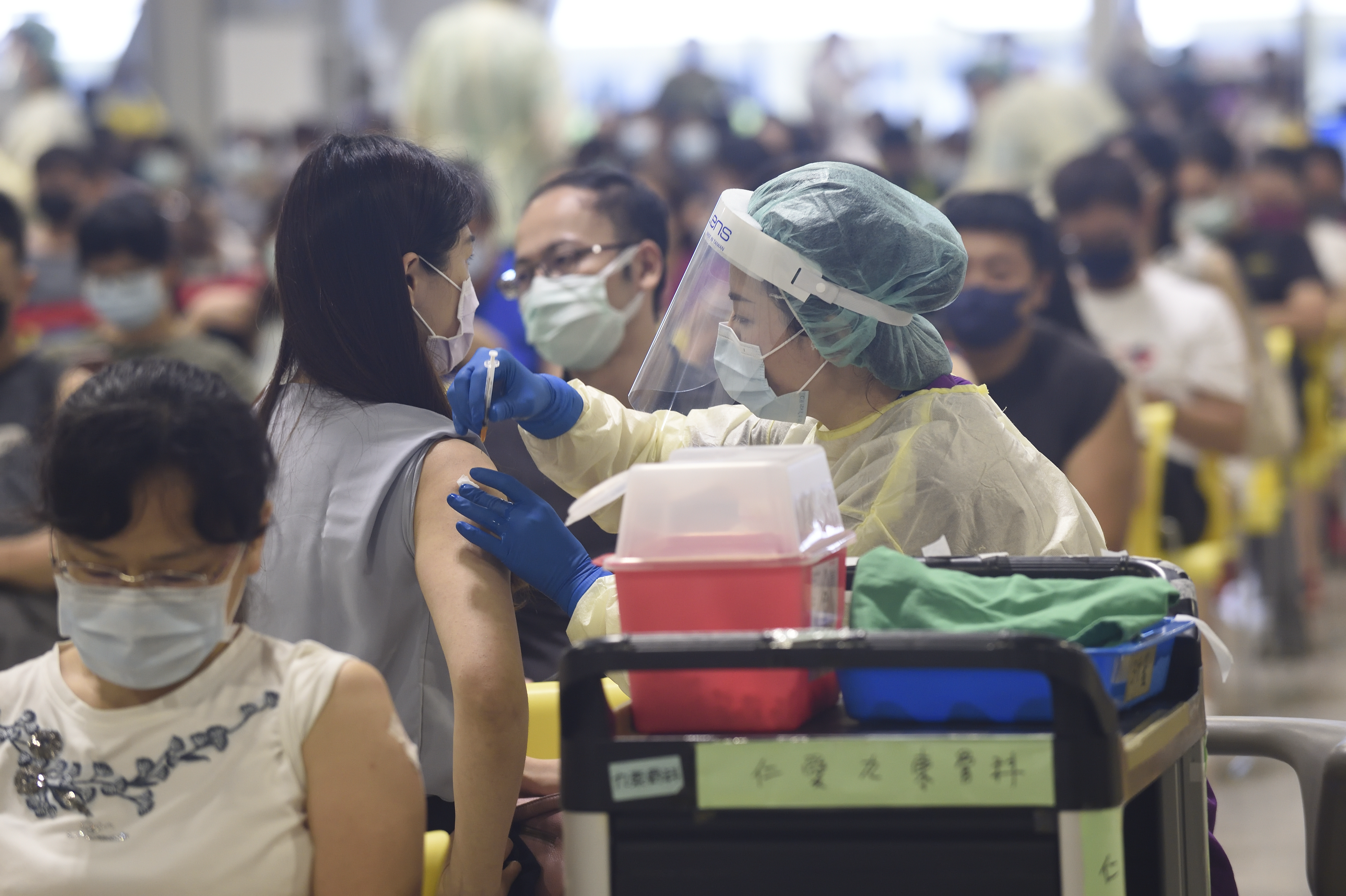 蘇一峰呼籲民眾還是要打疫苗防重症，且打完疫苗也要做好個人防護措施。（本刊資料照）