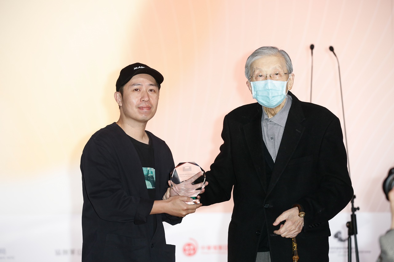 李行導演3月底出席「年度傑出影視聽工作者頒獎典禮」，頒發最佳新導演獎給《怪胎》導演廖明毅。（本刊資料照）