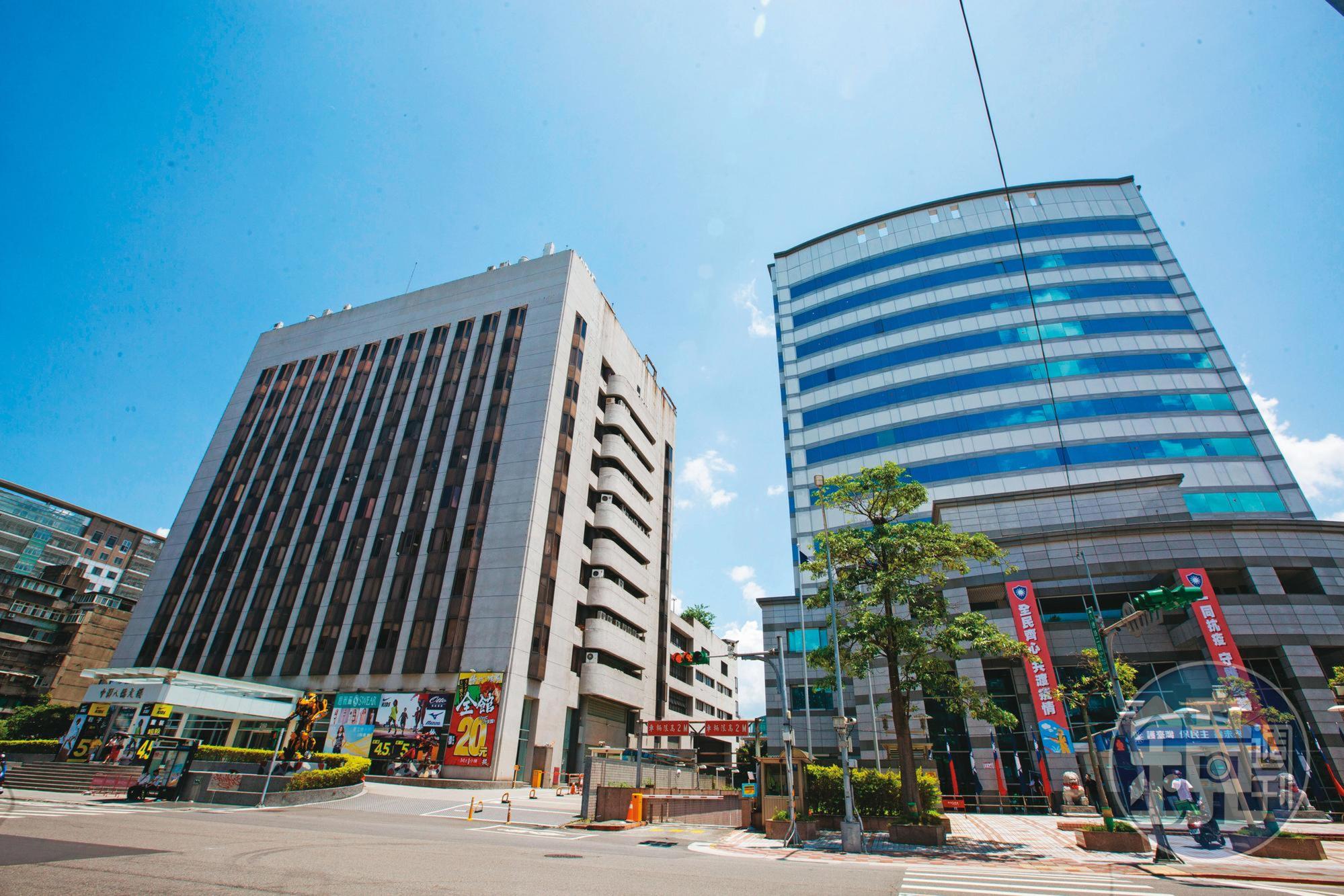 中影華夏大樓(左)與右方國民黨黨部所在的八德大樓,皆位於台北市八德路的黃金地段。