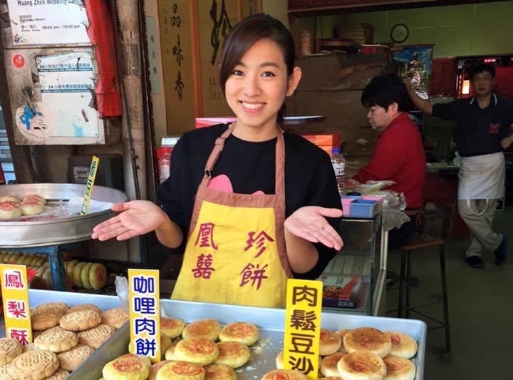 米可白老家在鹿港開設餅舖，口碑生意都不錯。（翻攝自米可白臉書）
