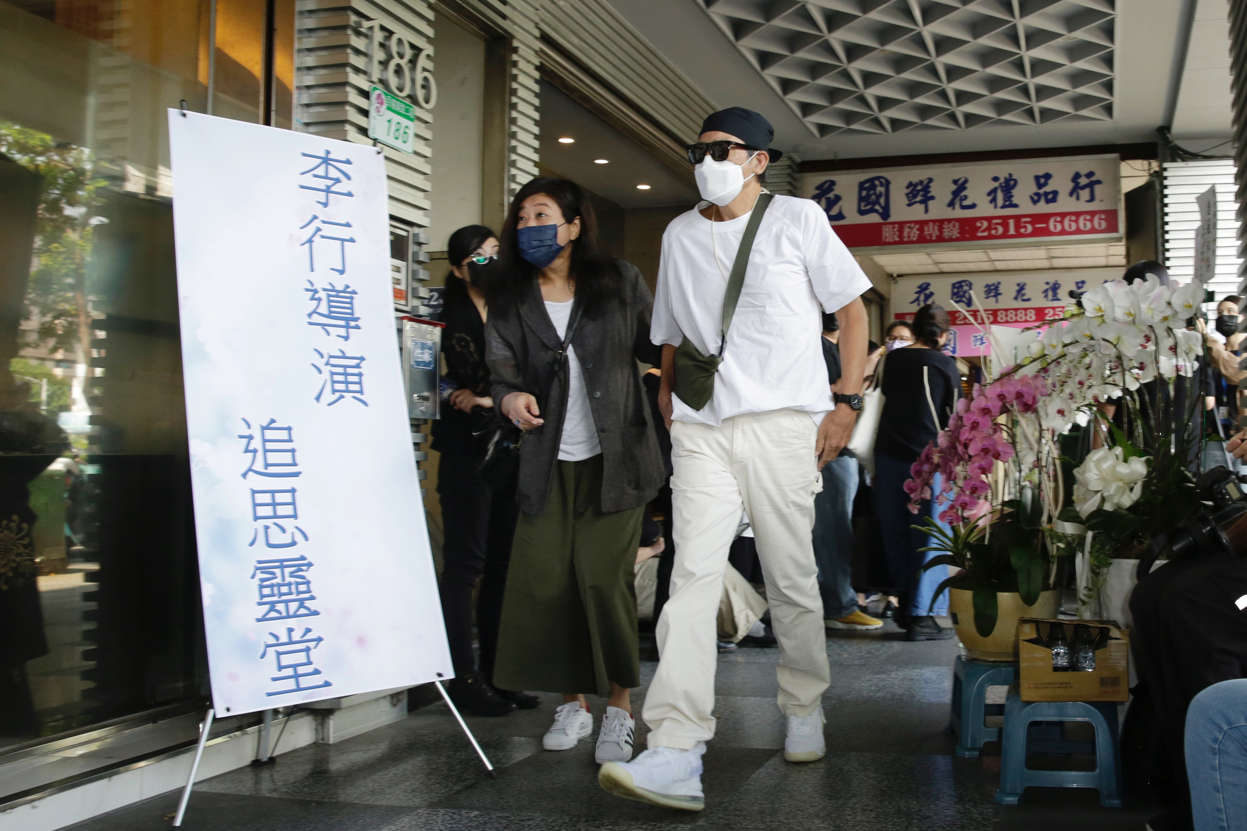 秦漢今早前往李行導演靈堂致哀，對於他的離世感到很突然。