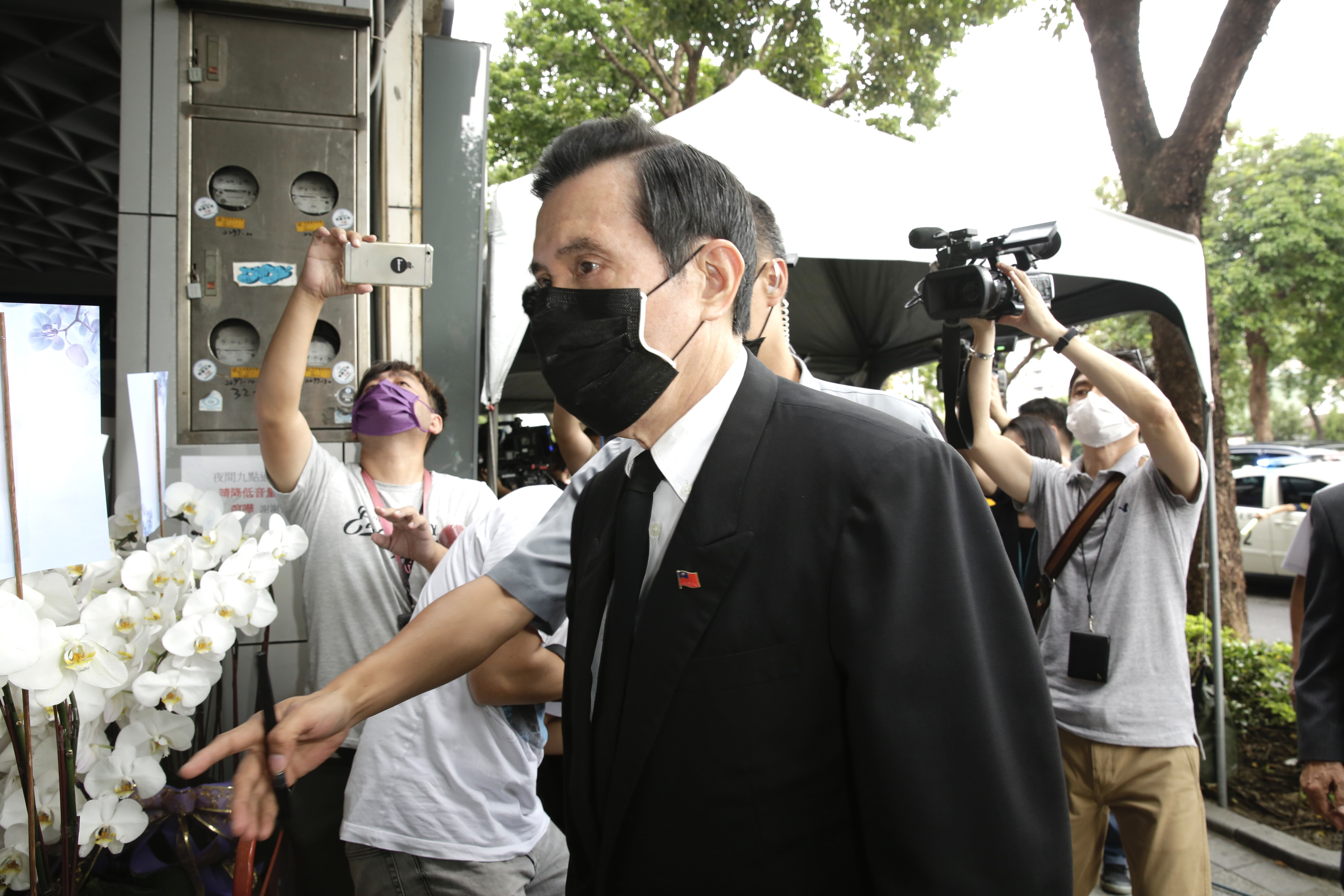 前總統馬英九悼念完並未受訪就離開。
