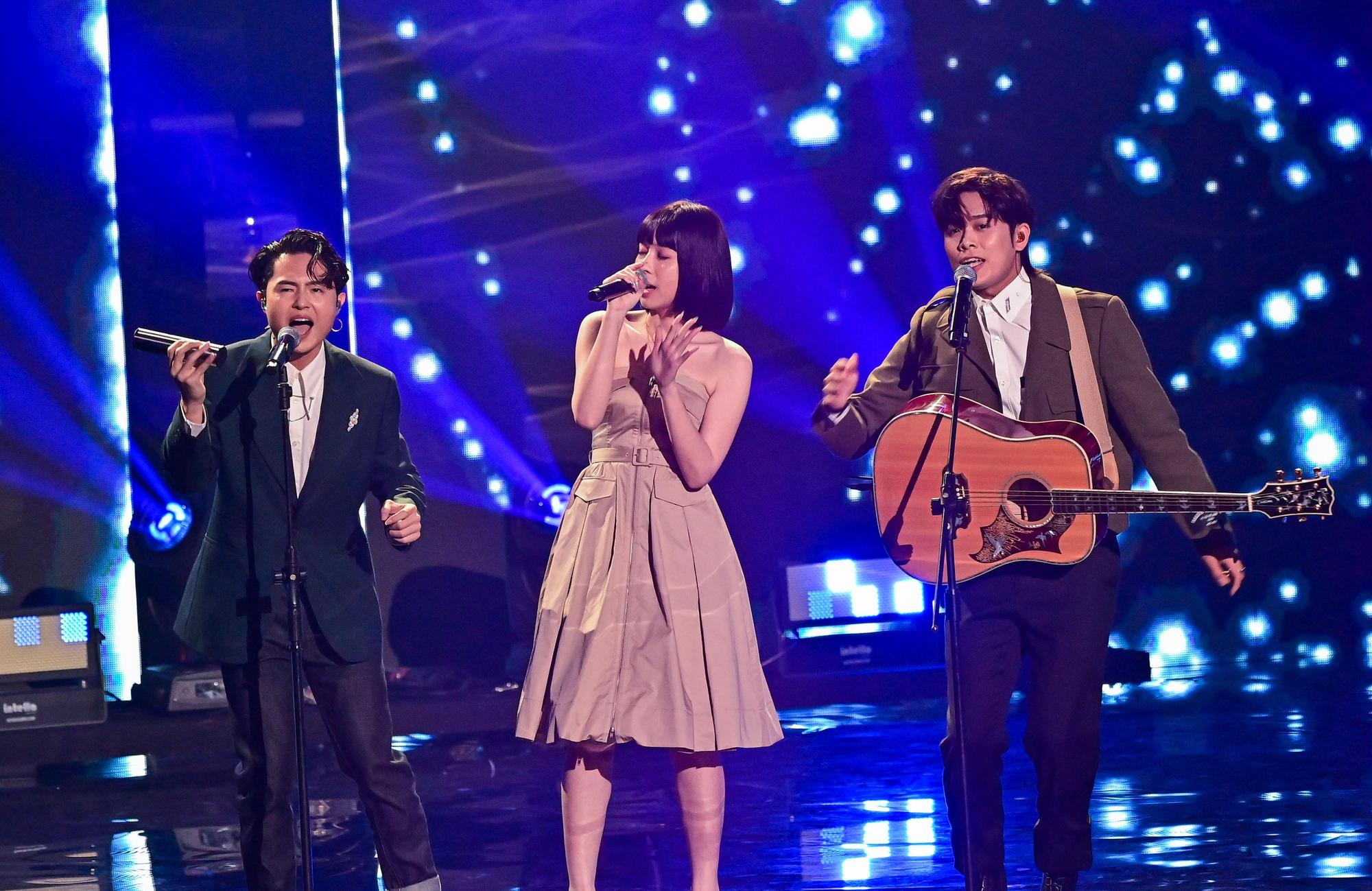 告五人演唱向羅大佑致敬。(台視提供)