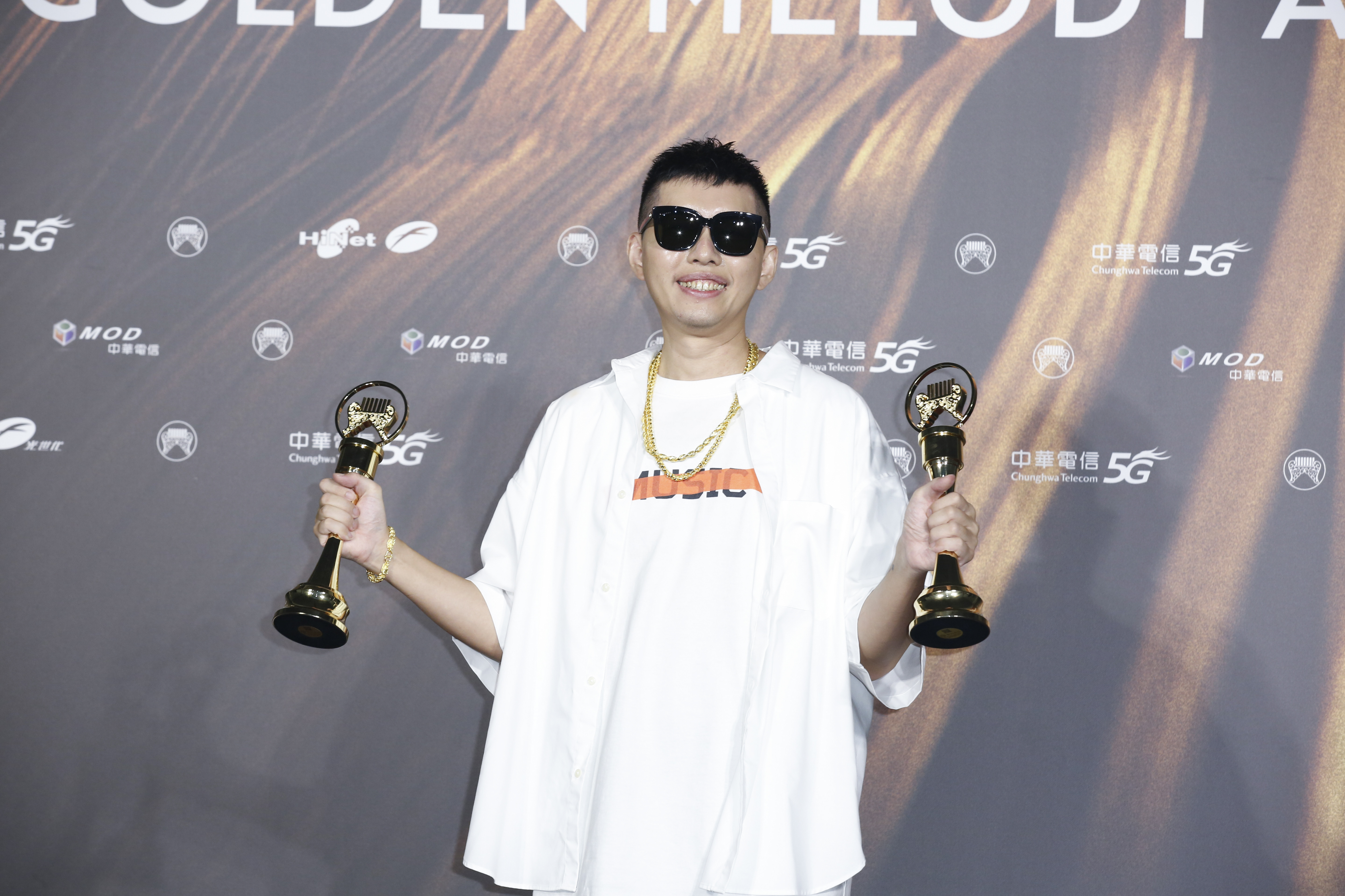 蛋堡拿下《最佳華語男歌手》《最佳華語專輯獎》2項大獎，透露將把得獎獎金拿給母親看牙醫。