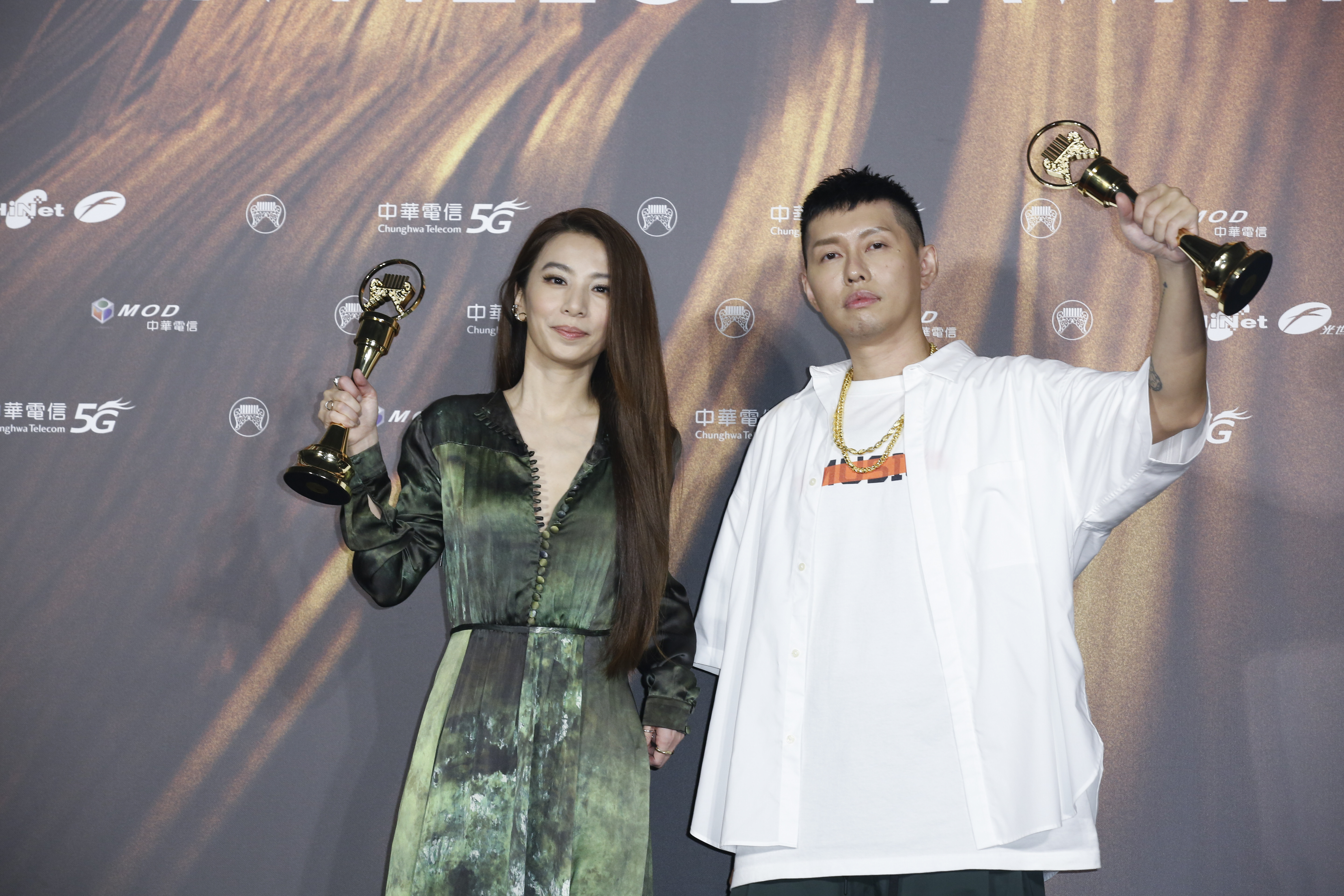 蛋堡杜振熙奪三項大獎，他與田馥甄是今年金曲歌王歌后。