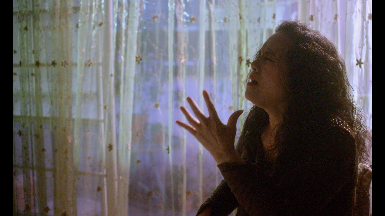 《月亮 樹》拍攝月亮歌手李珮菁不間斷復健的堅毅身影。（台北電影節提供）