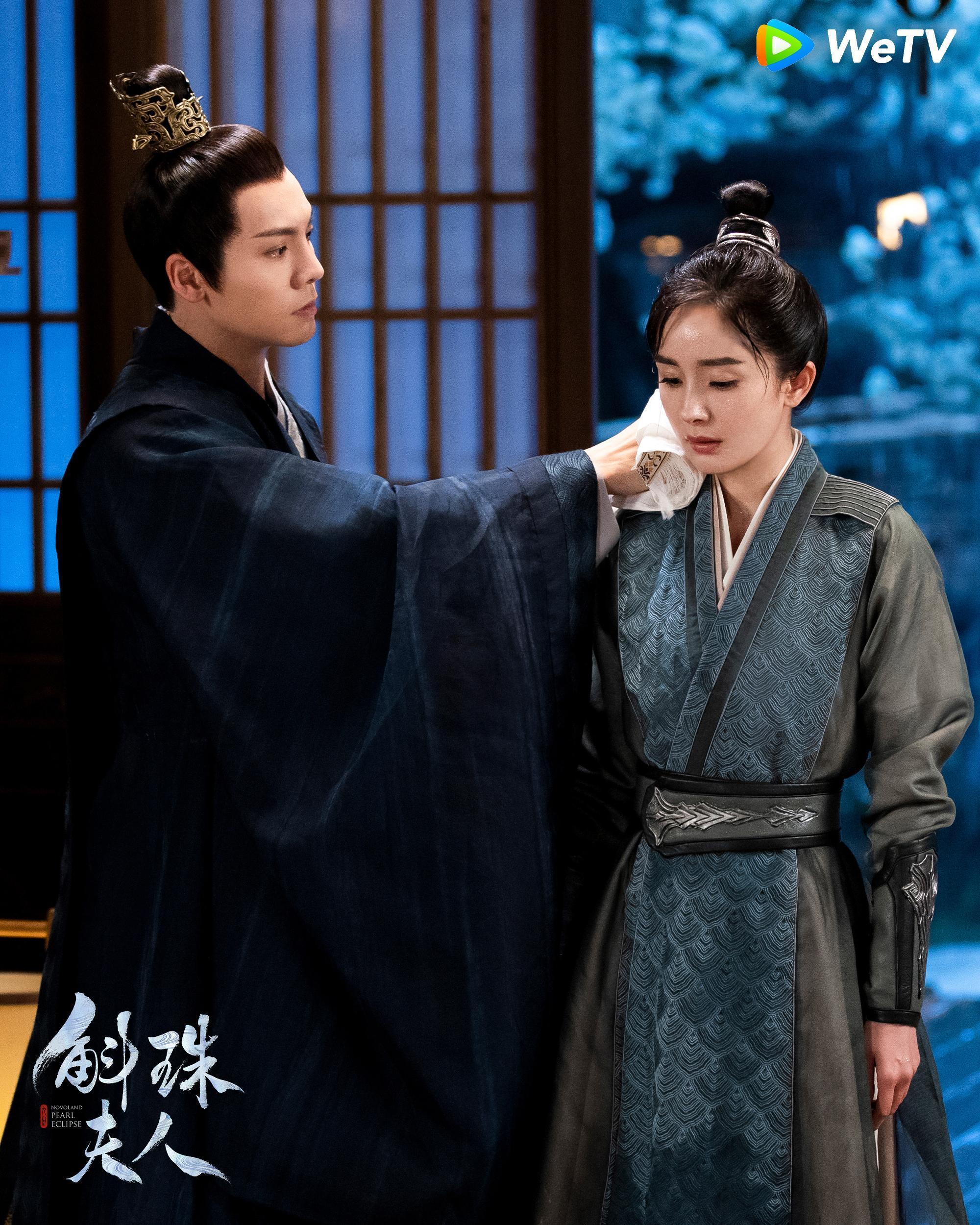 楊冪（右）與陳偉霆（左）主演《斛珠夫人》已有許多粉絲敲碗期待。（WeTV提供）
