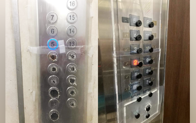 有網友抱怨社區住戶用鑰匙把電梯按鍵戳壞,換新的後也不理會公告繼續戳,引起討論後,有其他網友分享住家大樓會在按鍵上黏橡膠墊。(翻攝自爆怨2公社)