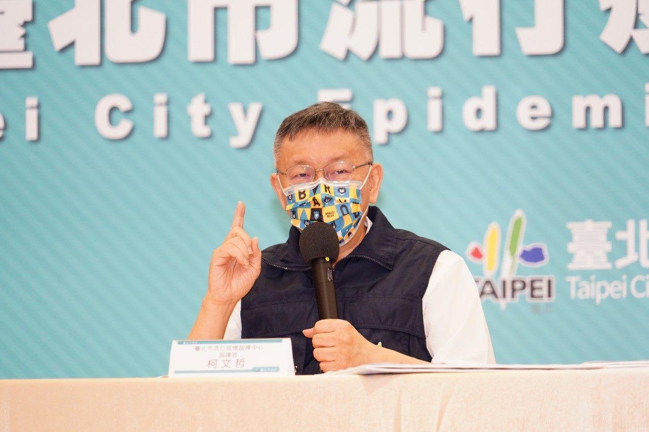 台北市長柯文哲今宣布北市開學後學校防疫指引，並且透露買疫苗預算是為第三劑作準備。（台北市政府提供）