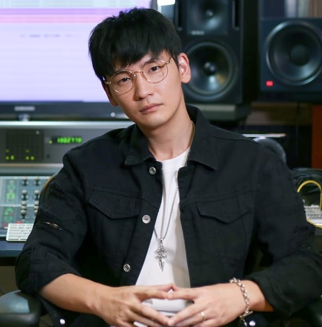 張嚴之目前幫許多歌手製作歌曲和舞蹈編排。(翻攝自張嚴之臉書)
