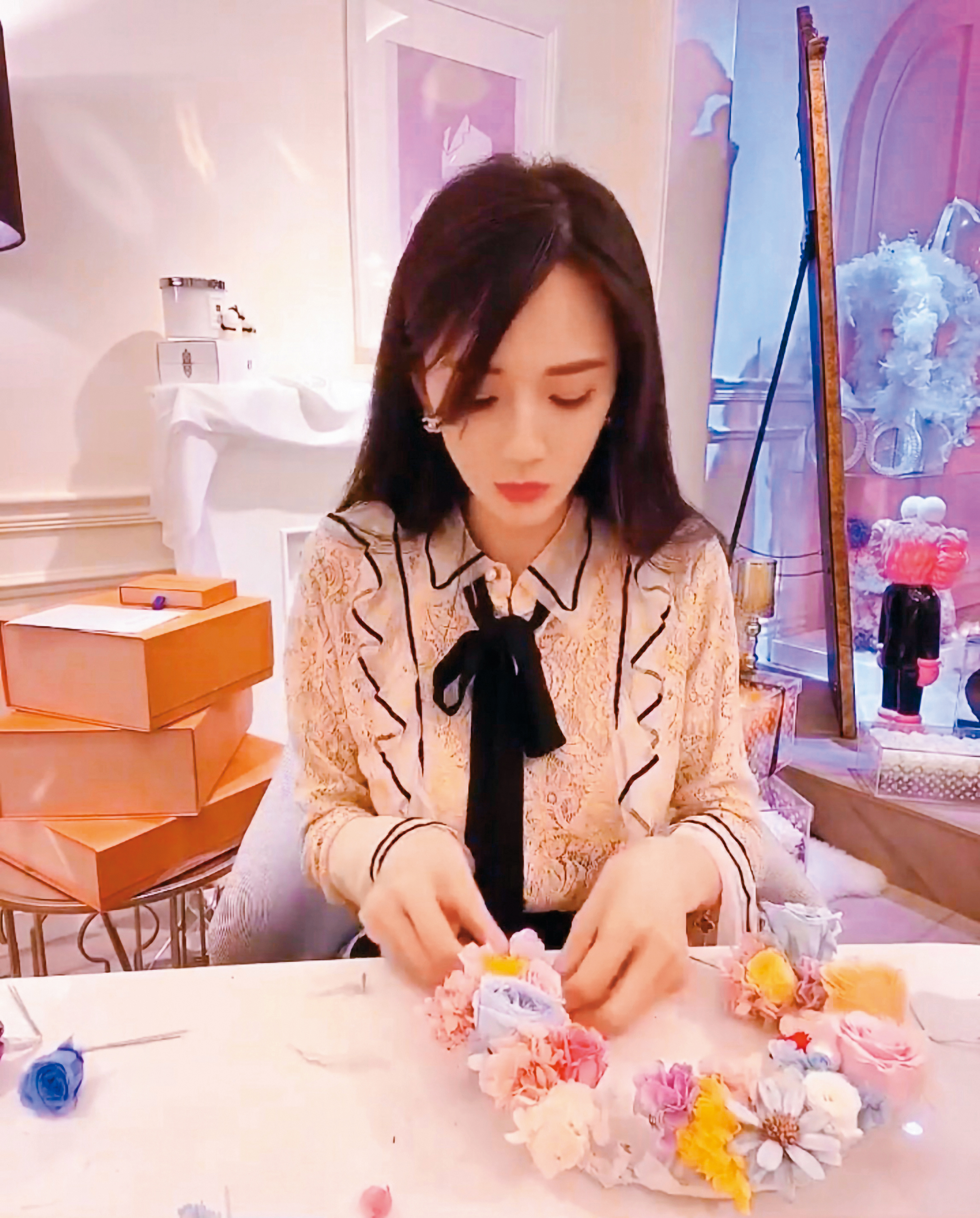 翁子涵覺得花藝課講求美感與靈感,有時會因缺少想法而苦惱。(翁子涵提供)