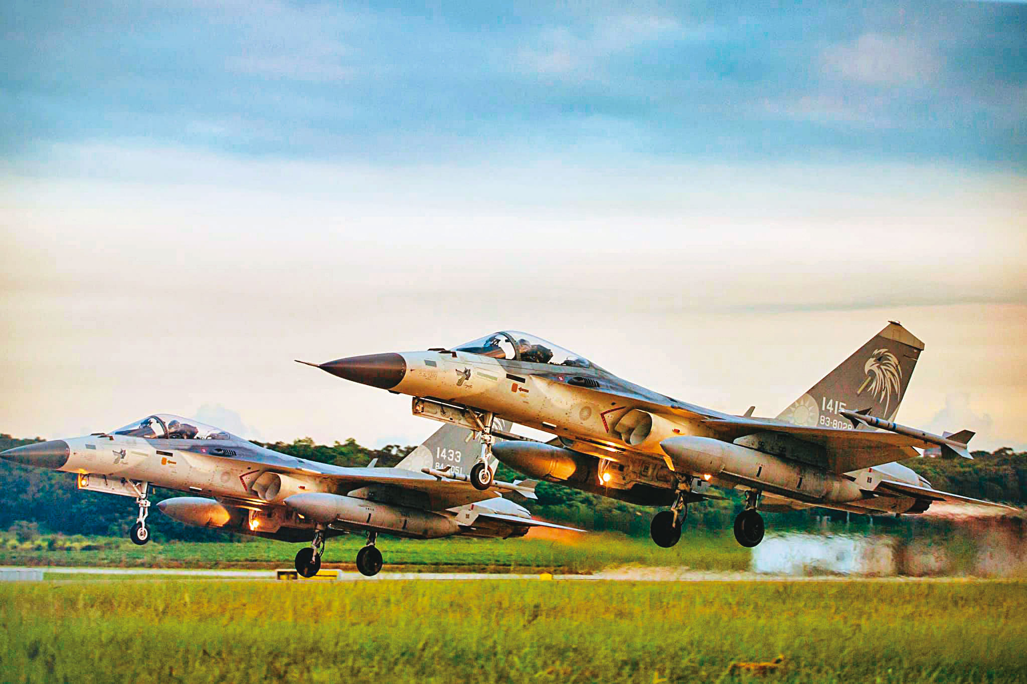 政府在花大錢買軍備武器之餘，也應該有計畫、有組織，想方設法提升國軍士氣。（翻攝國防部發言人臉書）