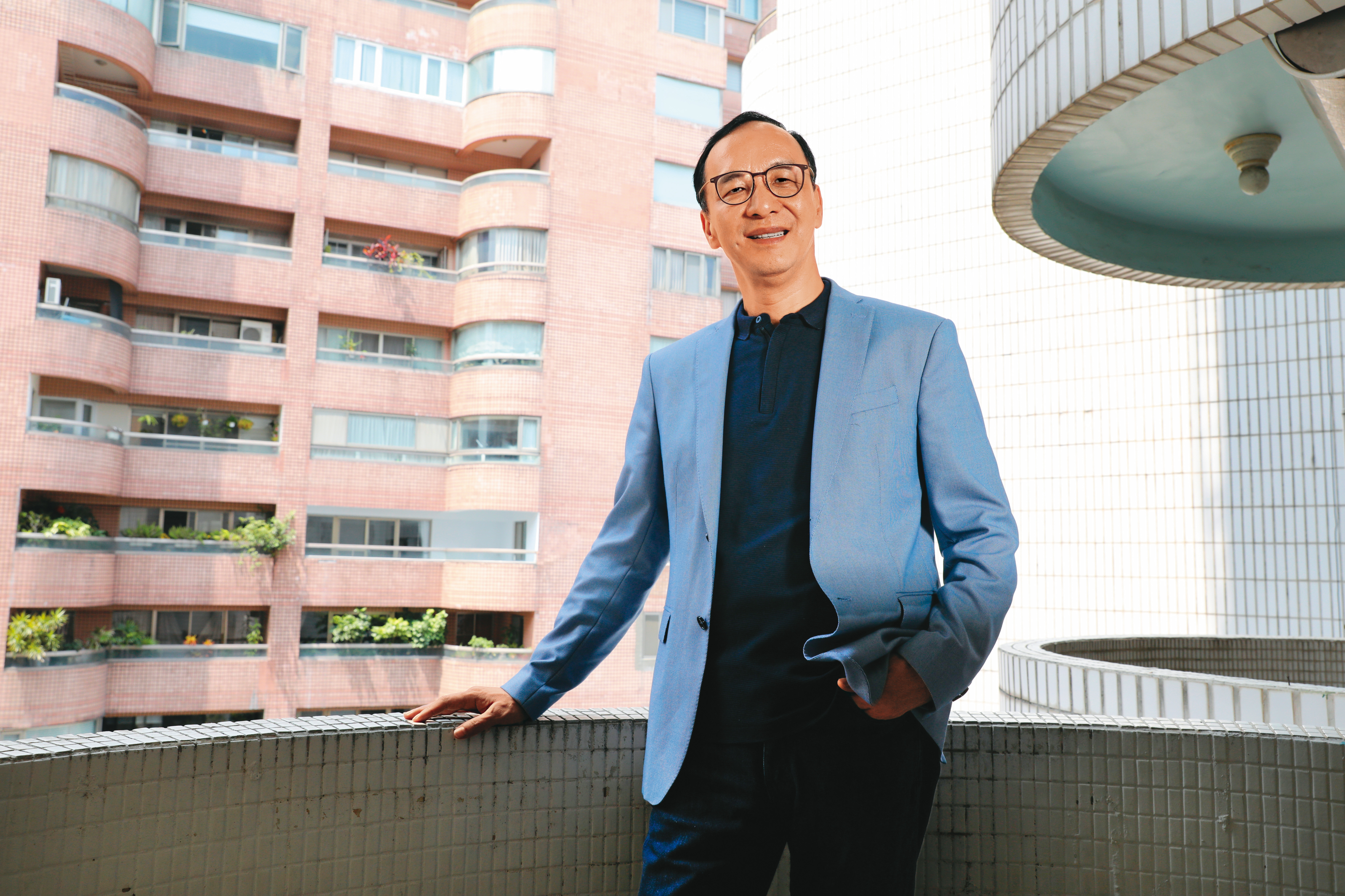 有別於參選起手式直指江啟臣沒有領導力，朱立倫（圖）22日接受本刊專訪，一改氣勢凌人的態度，肯定江的辛勞。