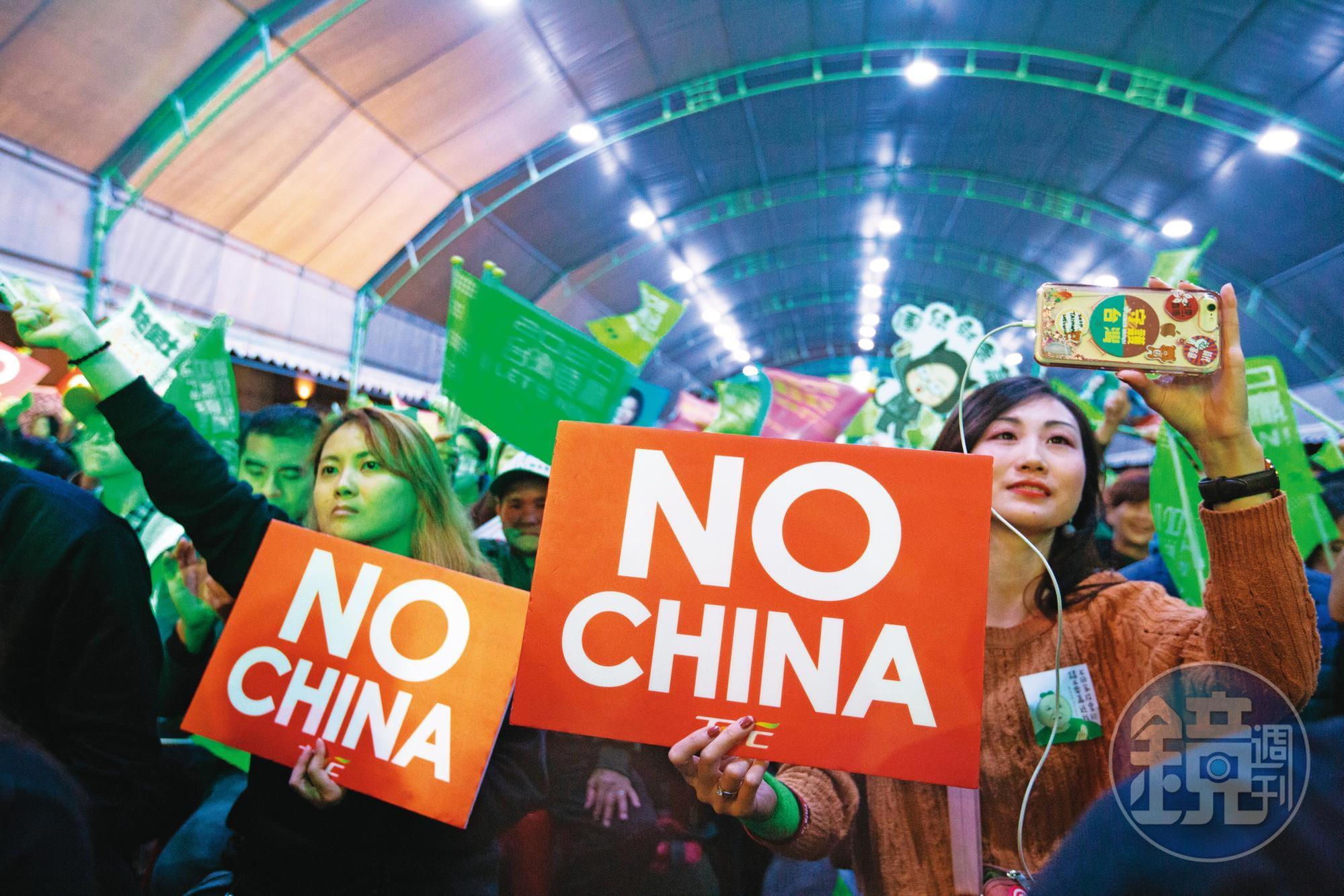 相較民進黨抗中保台的路線，朱立倫則主張先透過民間交流，逐步達到兩岸求同尊異的目標。