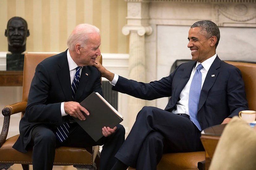 時任總統歐巴馬曾是頭號行刺目標,左為現任總統拜登。(翻攝Barack Obama IG)