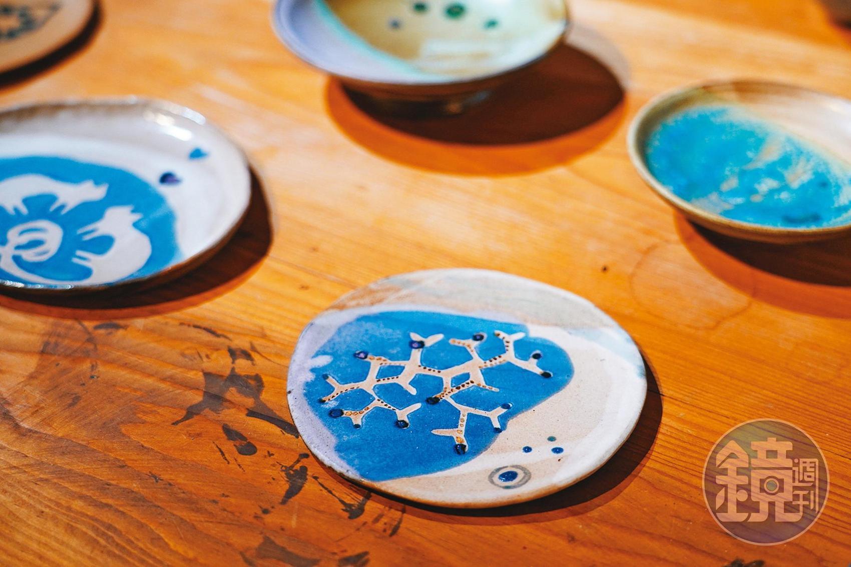 店內展售各式各樣在地藝術家創作的商品。