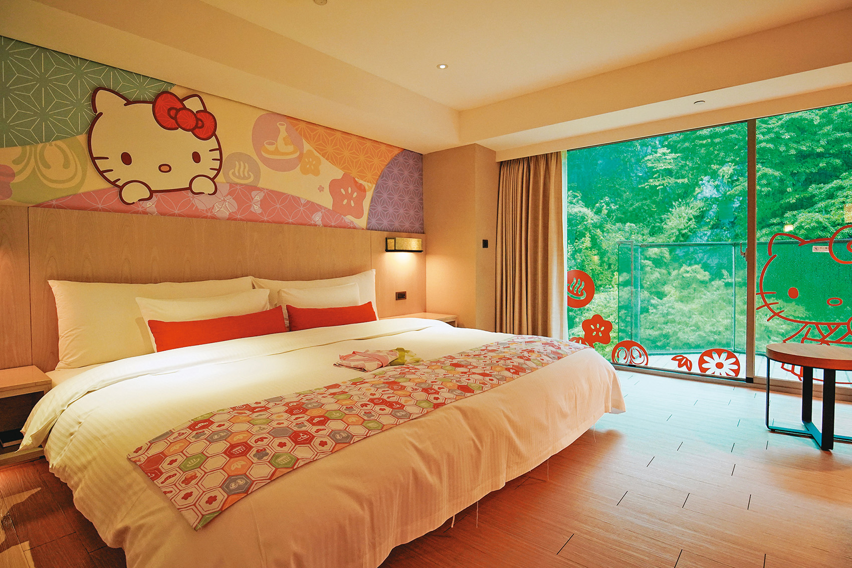 布置滿滿Hello Kitty的主題房，全館限量5間。