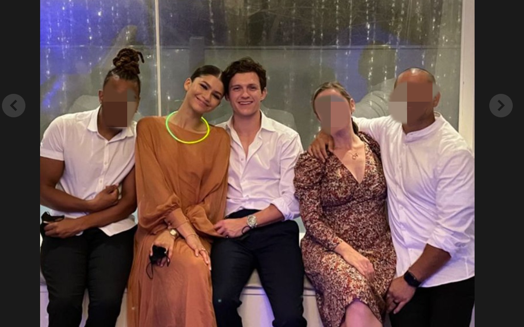 辛蒂亞（左二）與湯姆霍蘭德（中）一起參加友人婚禮，還大方親密合照。（翻攝自Esteban Camarillo Instagram）