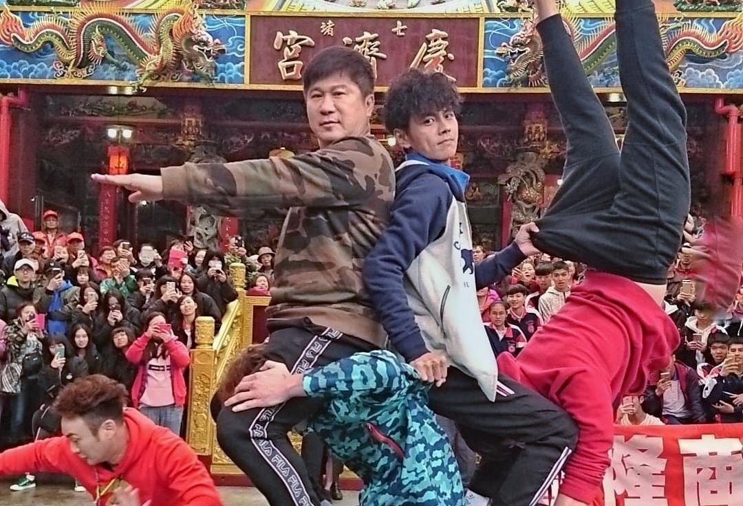 胡瓜雖然年過60，但在節目上玩起遊戲拚勁不輸年輕人。（翻攝自胡瓜臉書）