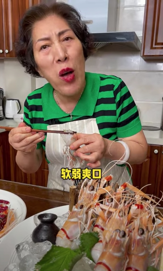 喬任梁的爸媽在抖音經營美食頻道,被網友惡意留言「兒子死了妳還吃得下」。(網路圖片)