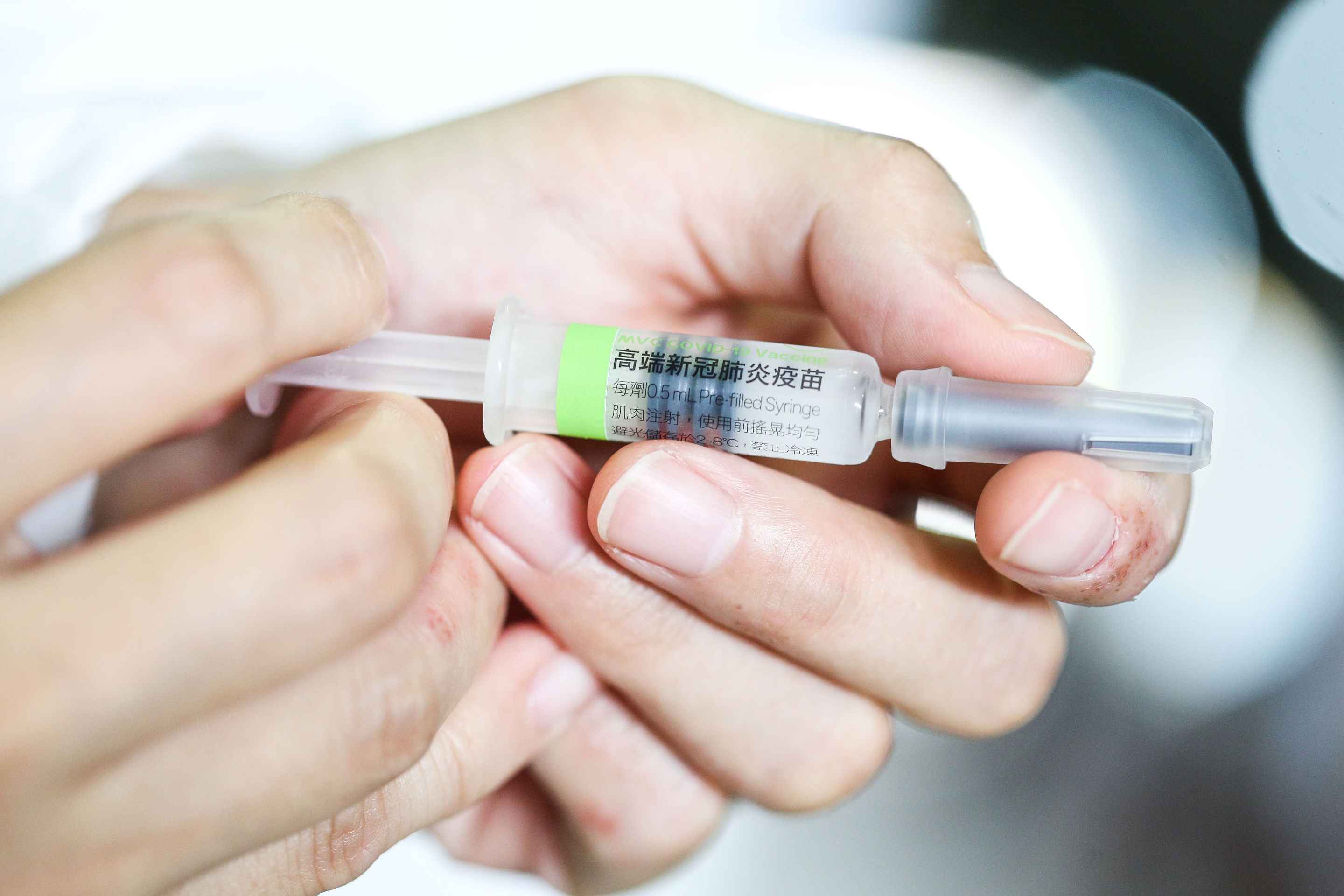 一名陸姓網路專欄作家施打高端疫苗後隔天猝死，確切死因仍待調查。