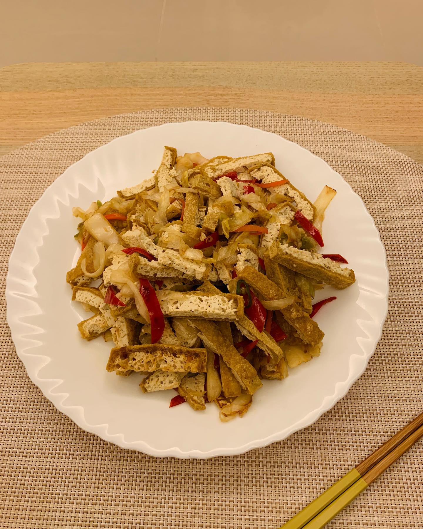 姚淳耀依照裴社長食譜做的「臭豆腐炒泡菜」,看來相當美味。(翻攝姚淳耀臉書)