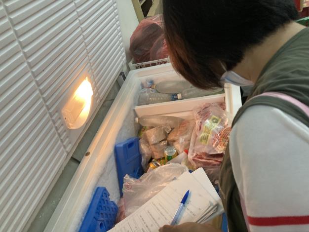 台南市衛生局稽查市內逾百處，揪出2案違法豬肉製品。（台南市動保處提供）