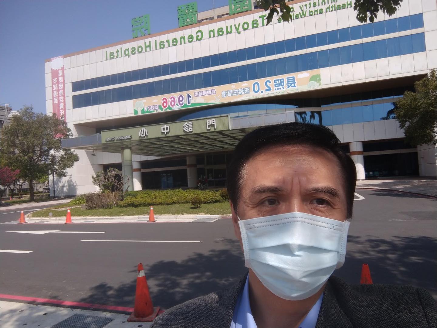 國民黨前立委陳學聖今po文替貨車司機抱怨，希望拖吊車在執法時，「多個情字，緩一下，不行嗎？」（翻攝自陳學聖臉書）