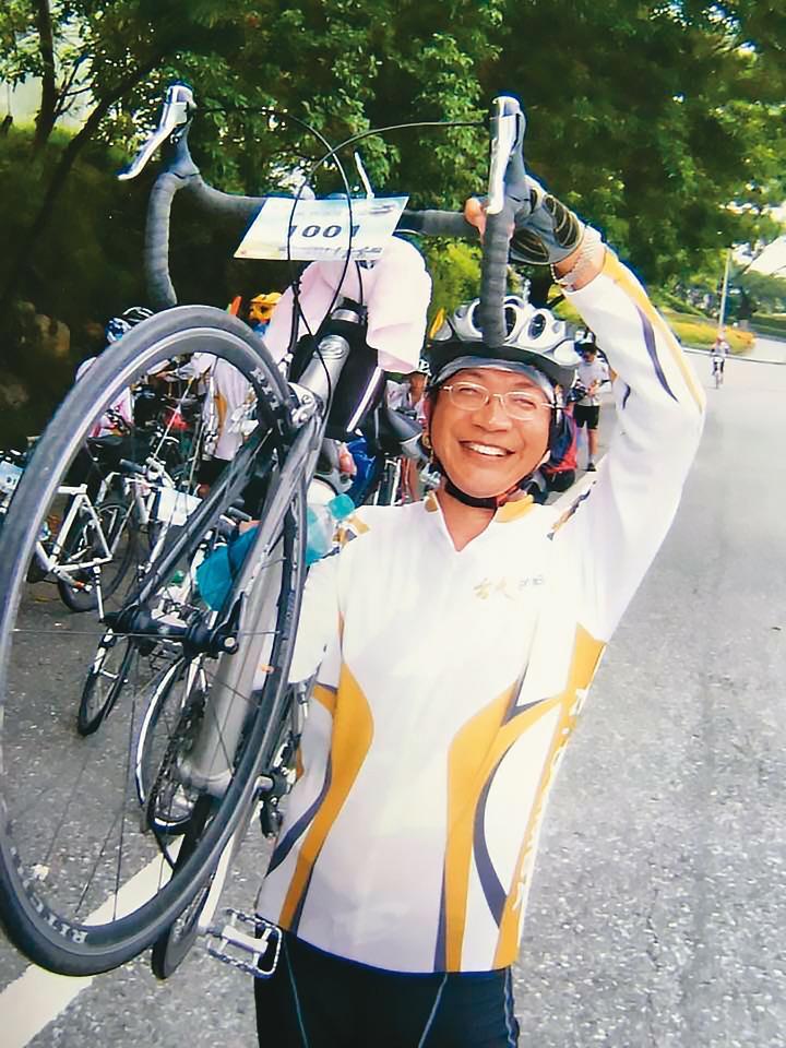陳明聰近年投入三鐵，年底將和兒子、員工挑戰太魯閣馬拉松。（陳明聰提供）