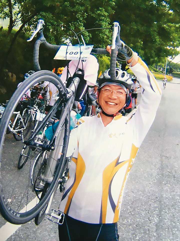 陳明聰近年投入三鐵，年底將和兒子、員工挑戰太魯閣馬拉松。（陳明聰提供）