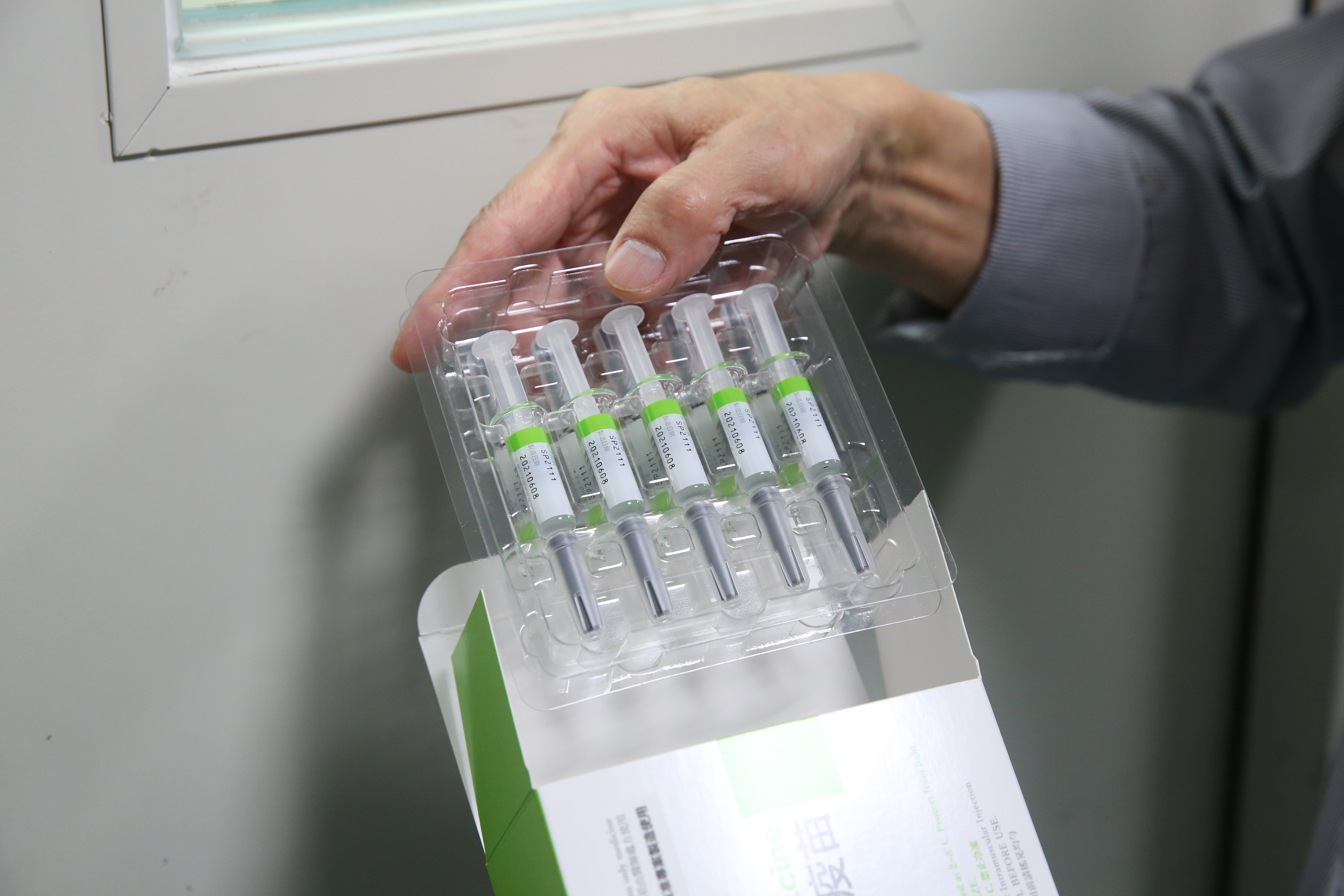 高端疫苗於週一（23日）開打，目前有2例待相驗的死亡通報與1例非嚴重不良事件。（本刊資料照）