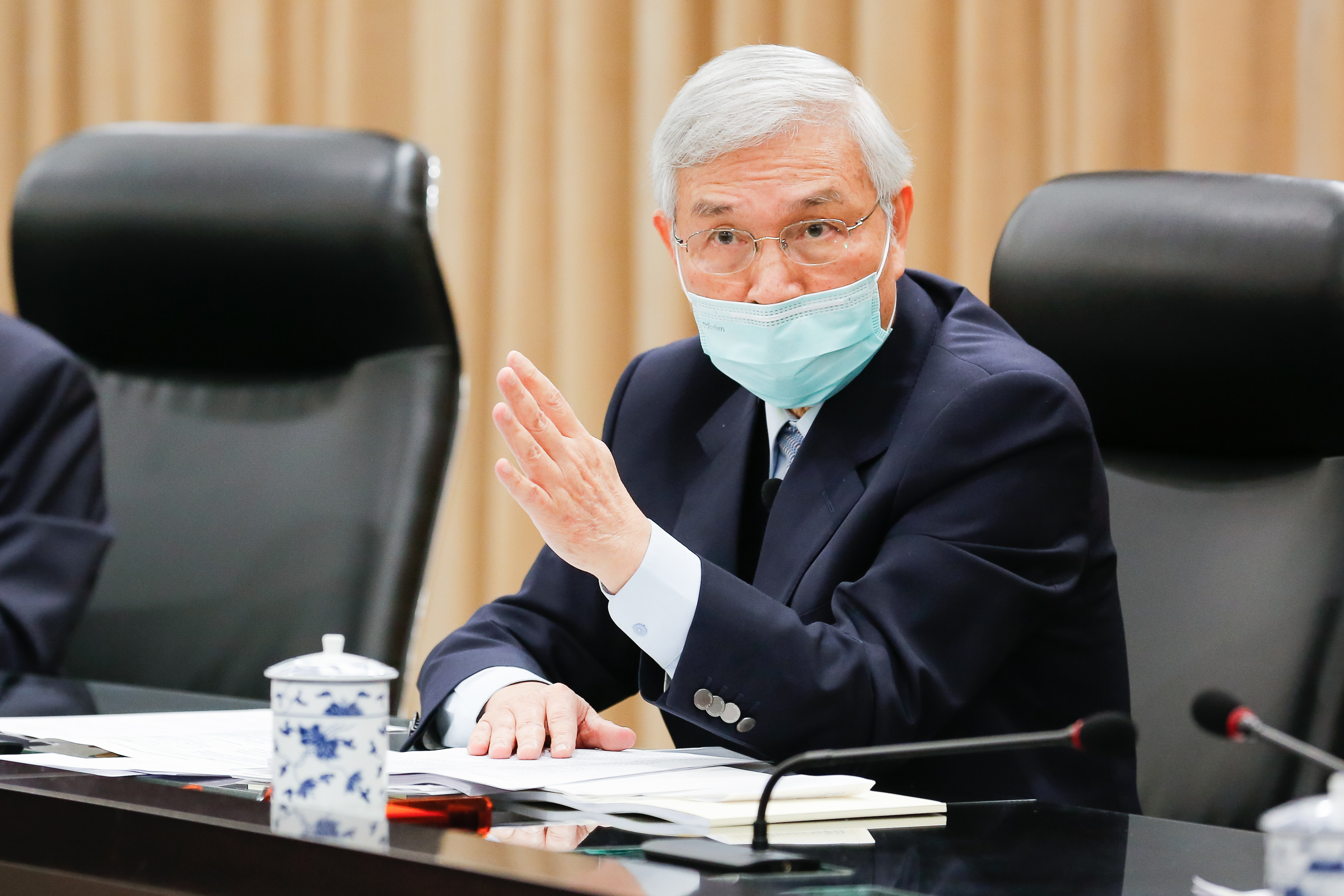 楊金龍表示，據他所知，五倍券沒有100元面額。（本刊資料照）