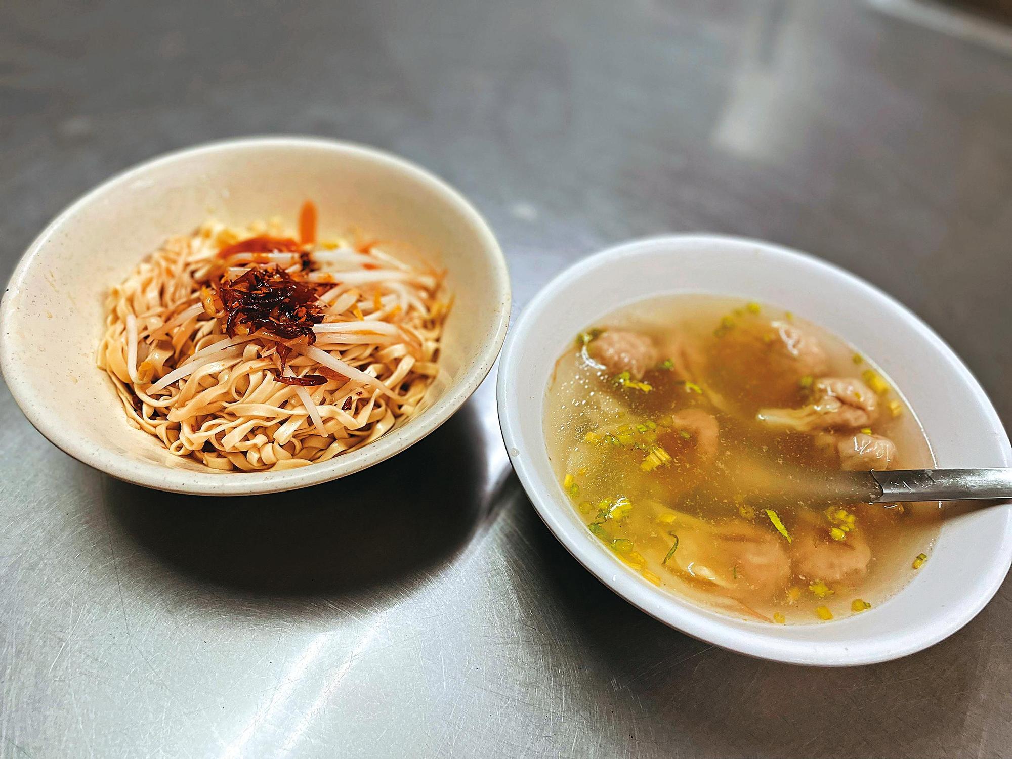 乾麵和餛飩湯是基隆人早餐基本組合。