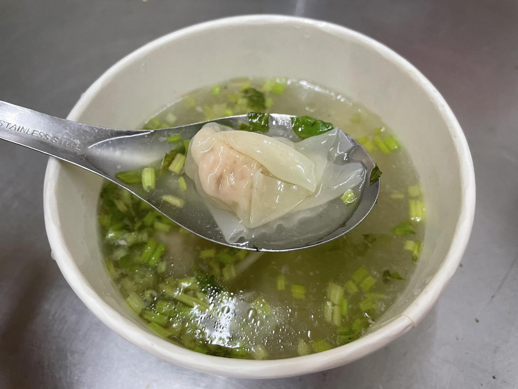 張家扁食麵店裡的扁食為自家包餡製作。