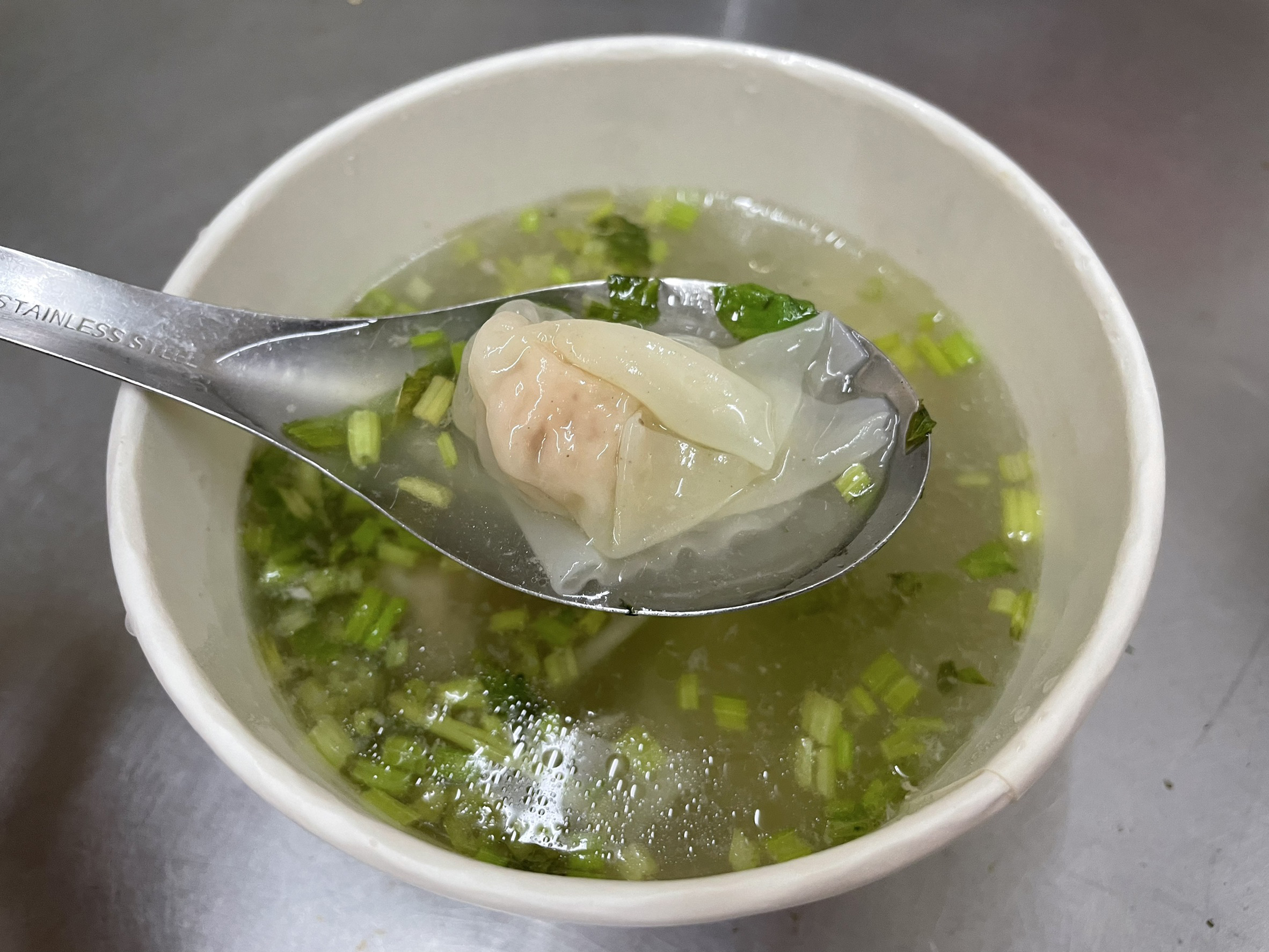 張家扁食麵店裡的扁食為自家包餡製作。
