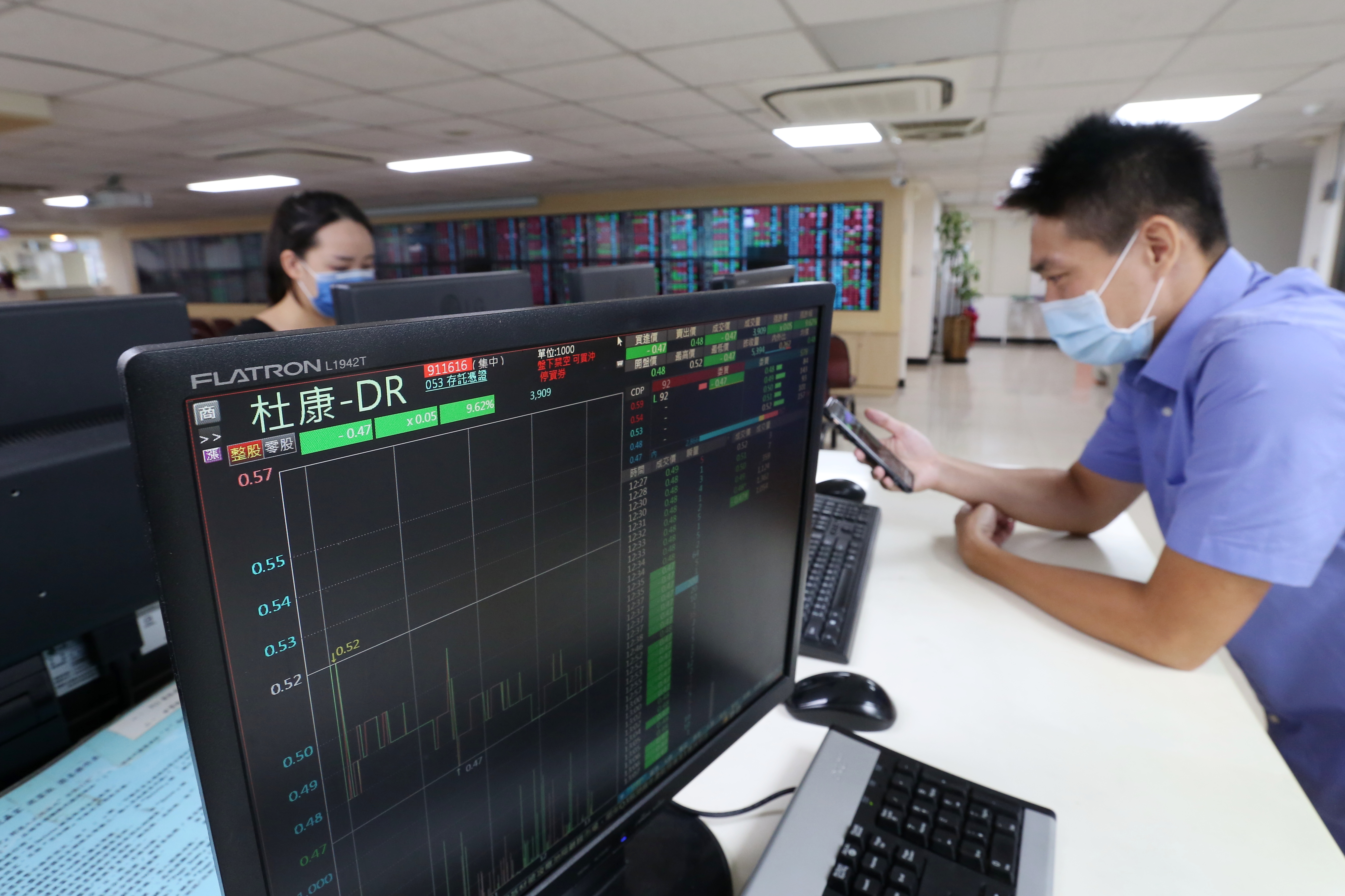 杜康DR慘吞21根跌停，於8月底確定下市，引發諸多爭議。