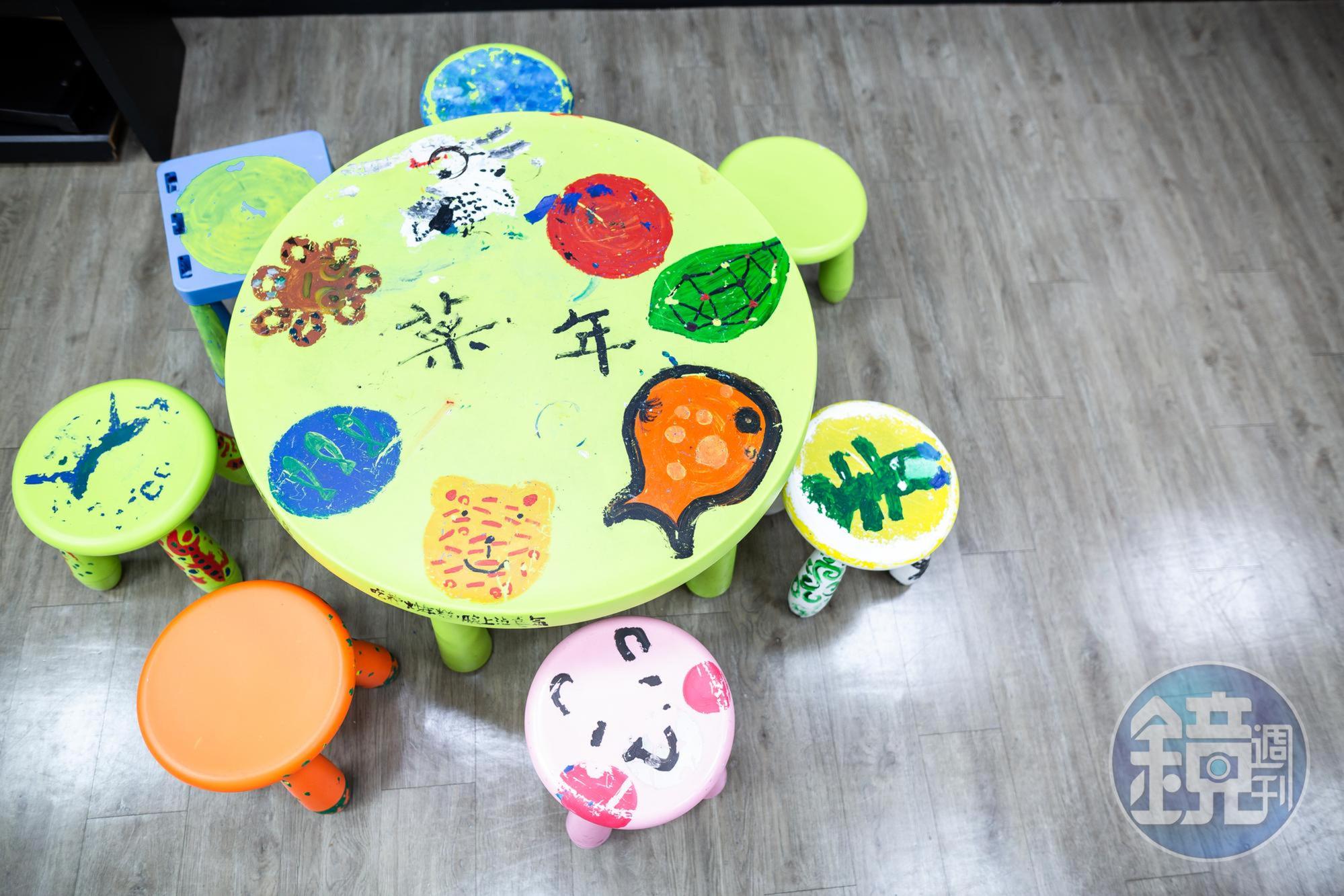 藝術創作是活泉之家重要活動，陪伴病友用創作抒發說不出口的心情，疫情期間卻被迫暫停。