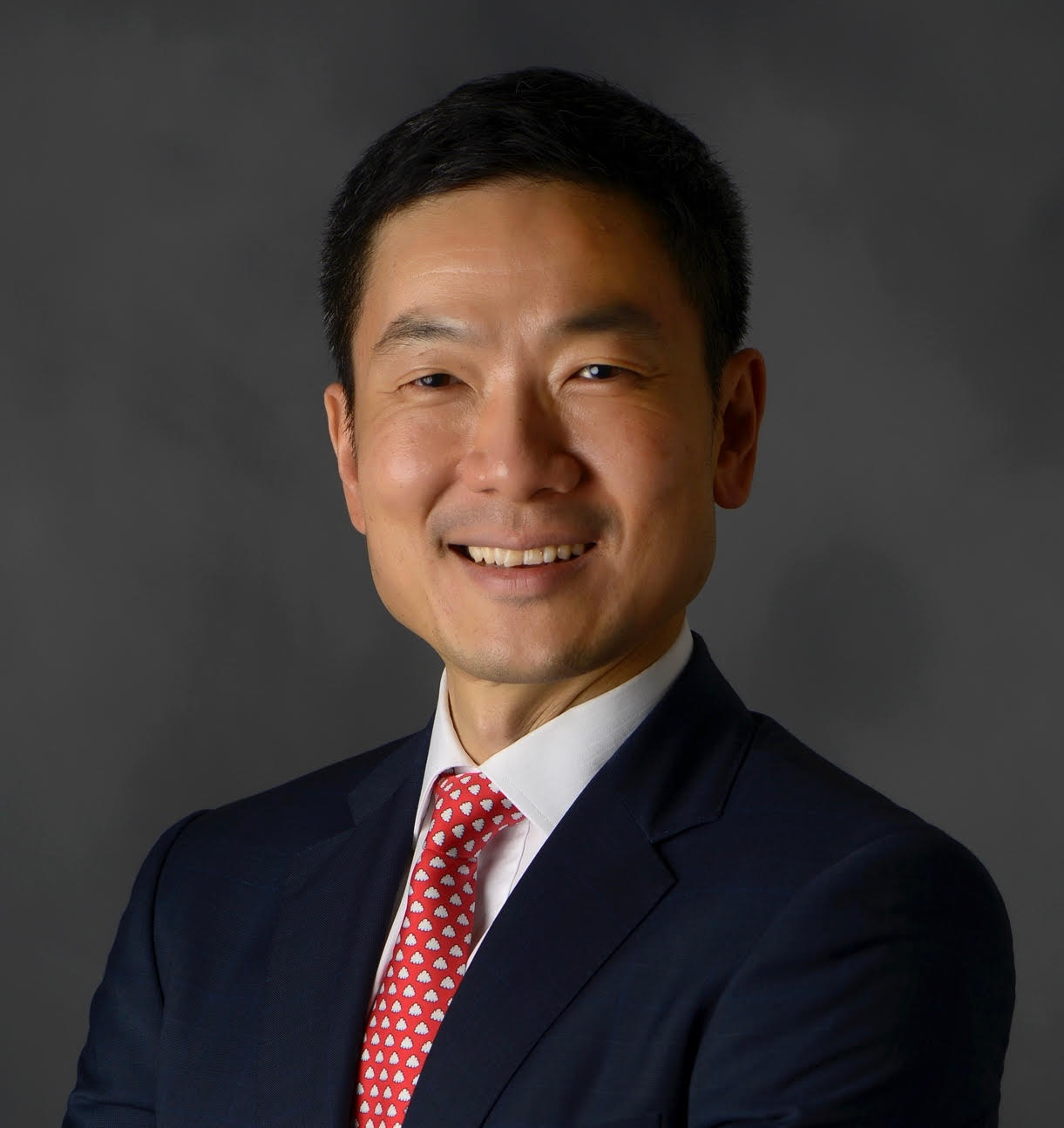 泰福執行長陳林正說,泰福會先從其他藥廠比較不重視的區塊下手,而不是卯足全力在同業已經布下重兵的市場硬碰硬。